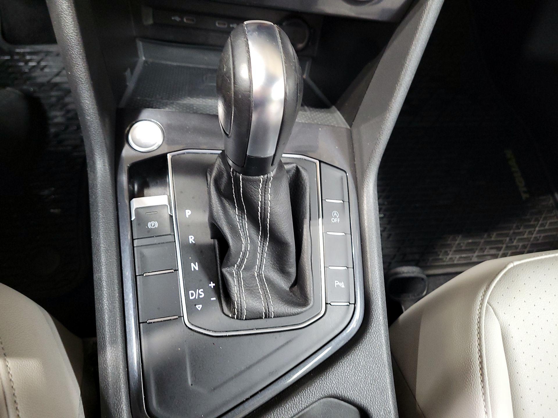 Thumbnail: 2021 Volkswagen Tiguan - 15