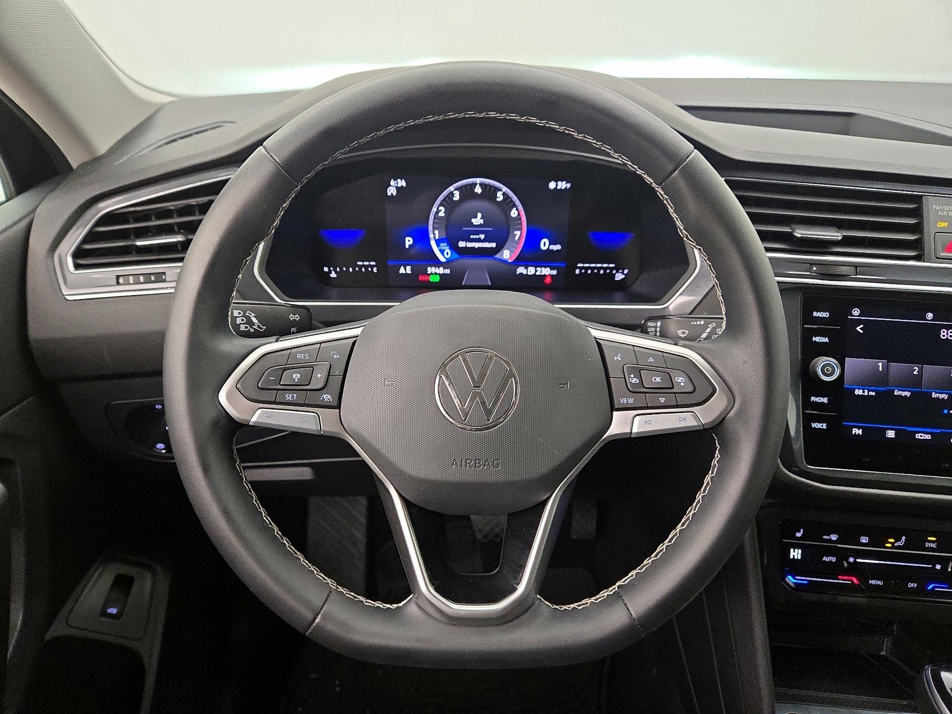 Thumbnail: 2023 Volkswagen Tiguan - 10