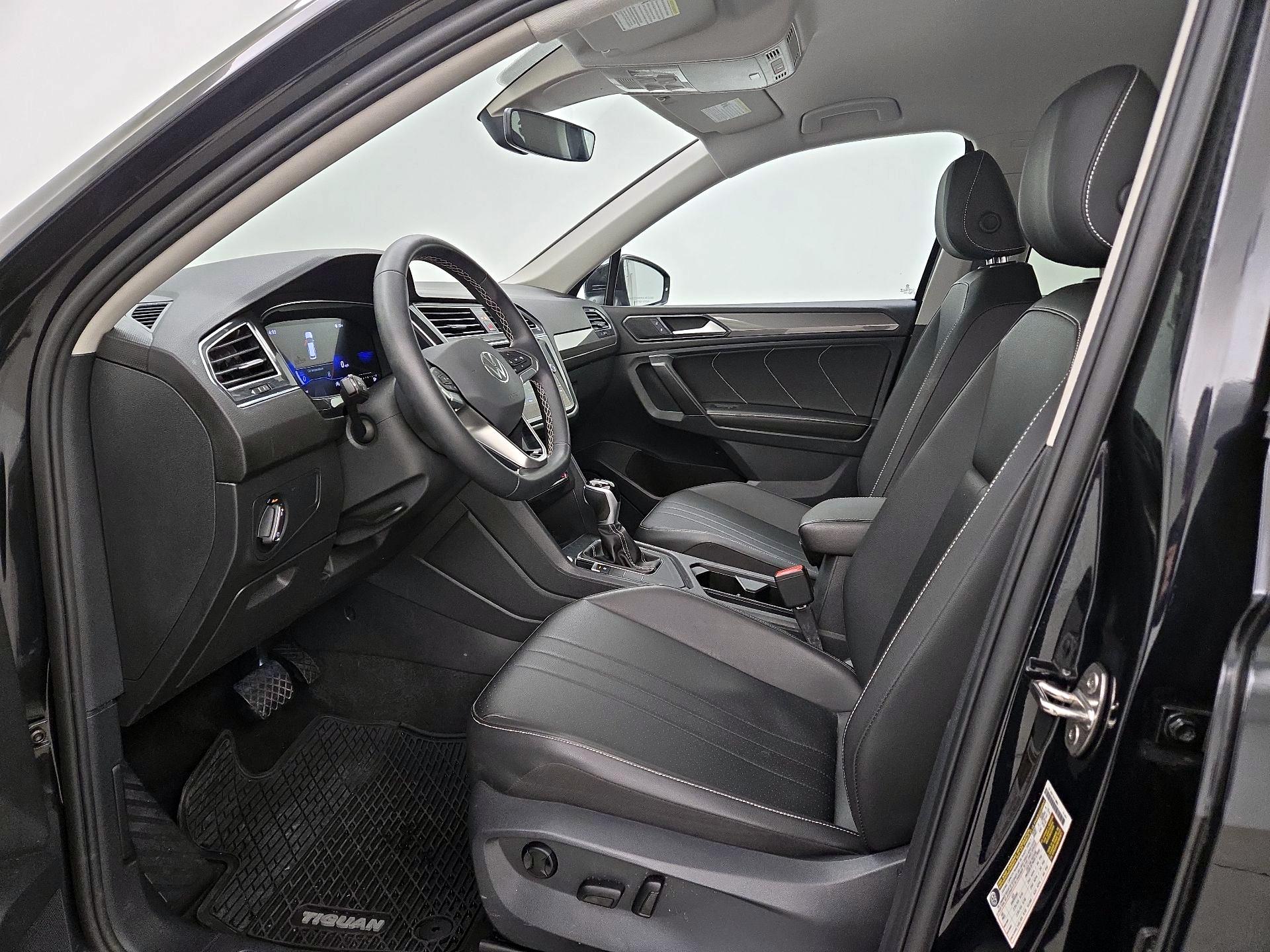 Thumbnail: 2023 Volkswagen Tiguan - 11