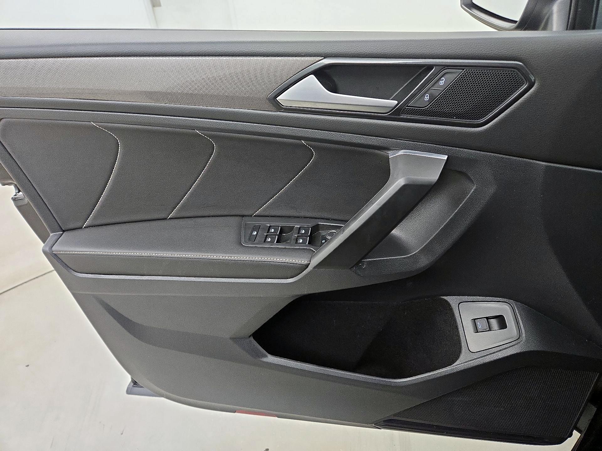 Thumbnail: 2023 Volkswagen Tiguan - 12