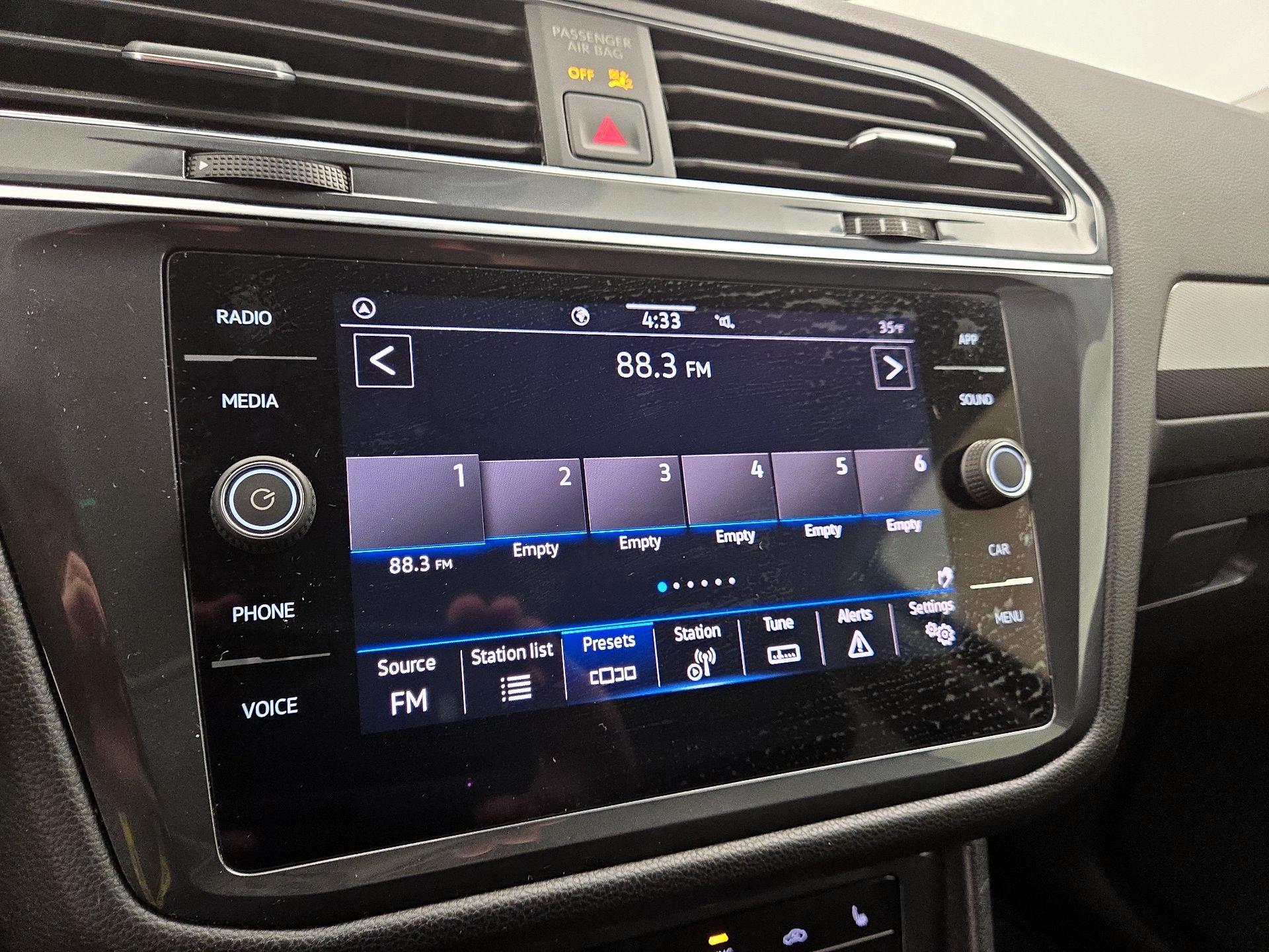 Thumbnail: 2023 Volkswagen Tiguan - 15