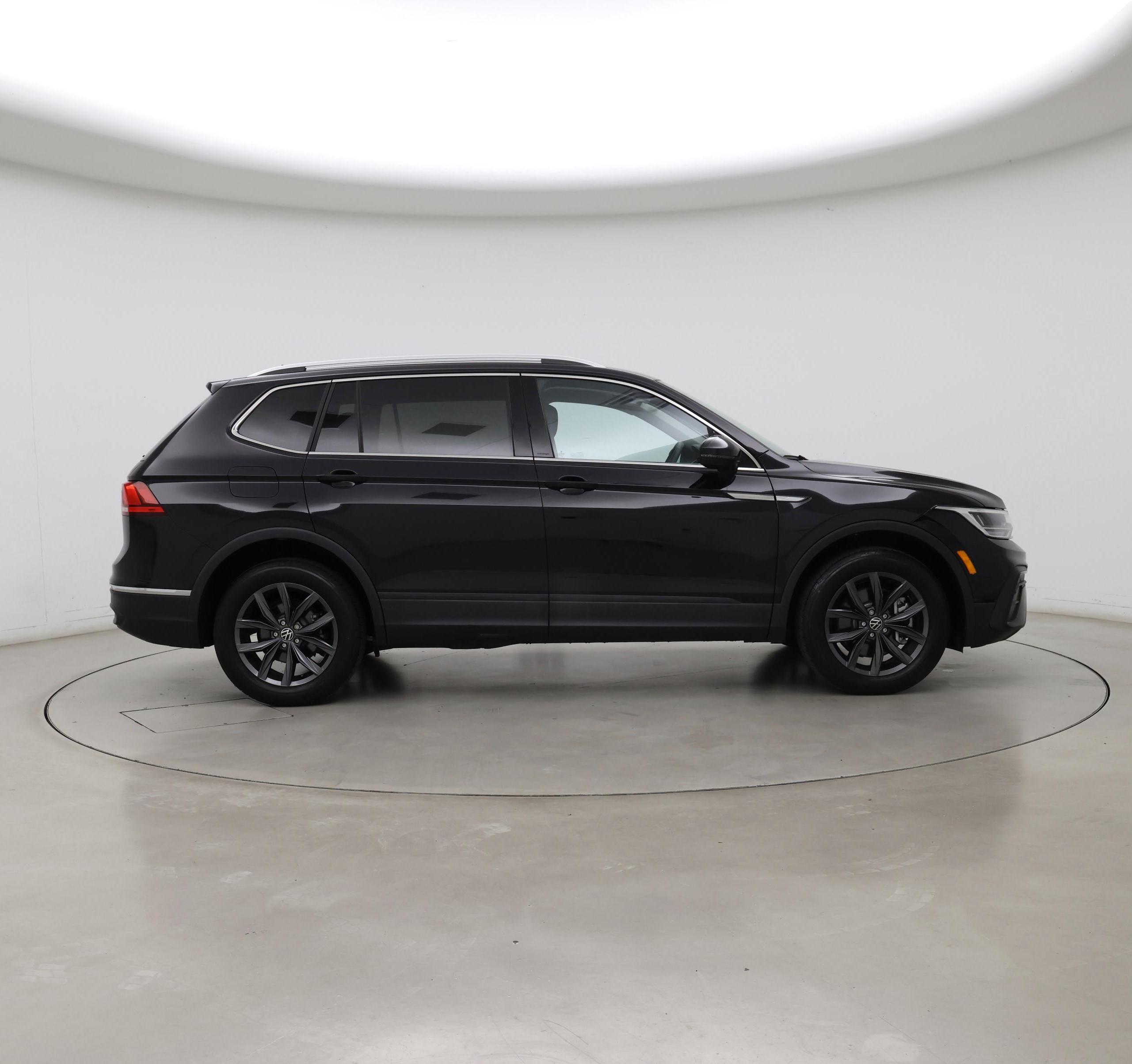 Thumbnail: 2023 Volkswagen Tiguan - 7