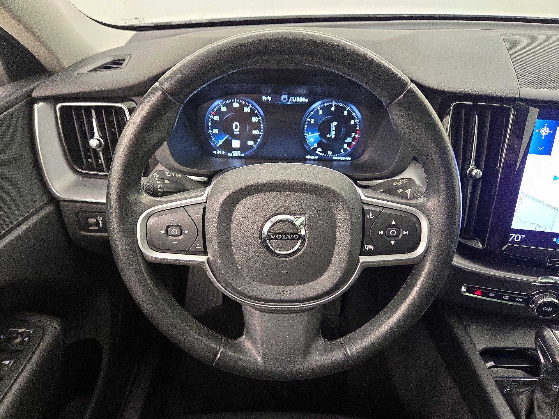 Thumbnail: 2021 Volvo XC60 - 10