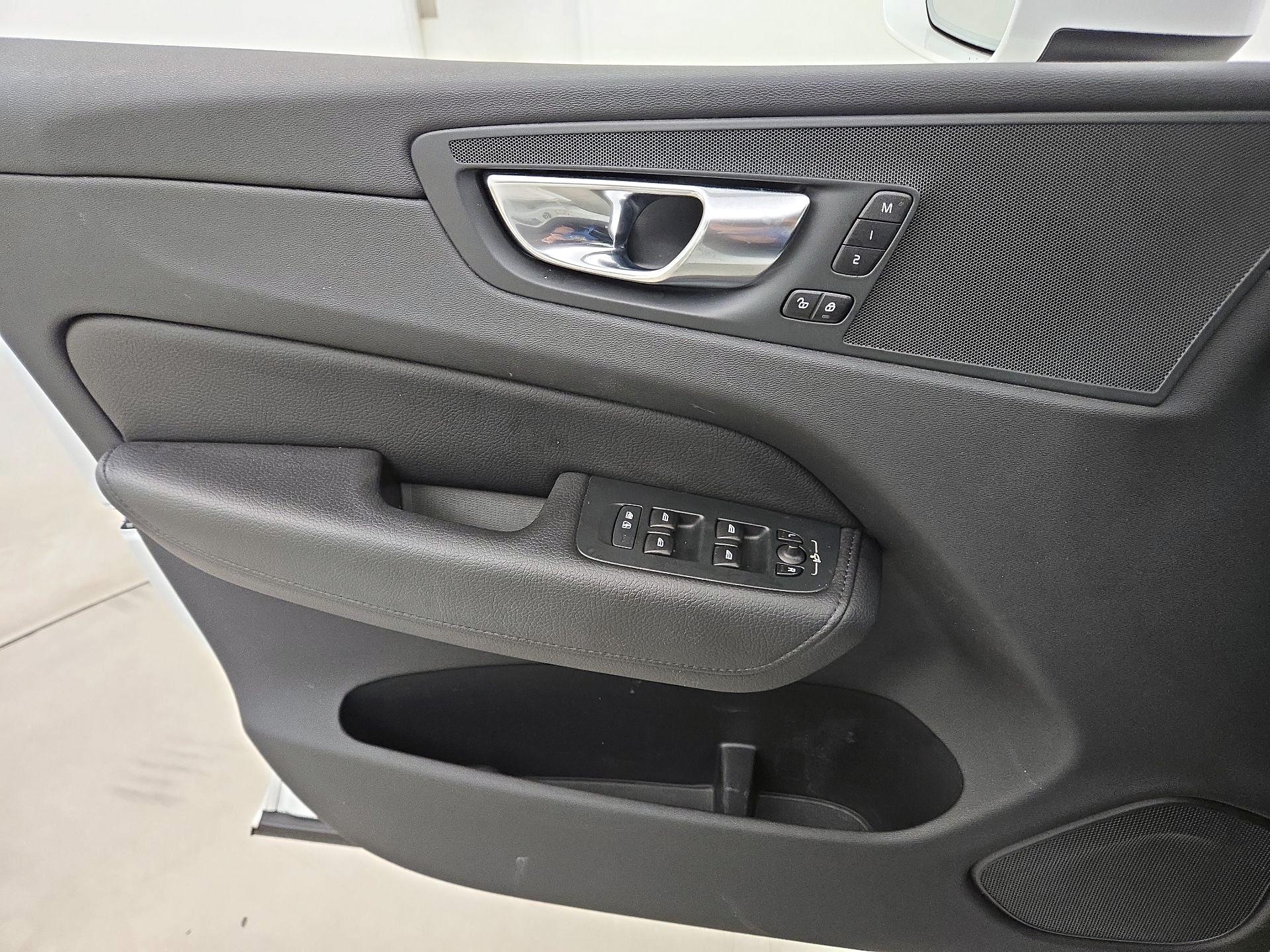 Thumbnail: 2021 Volvo XC60 - 12