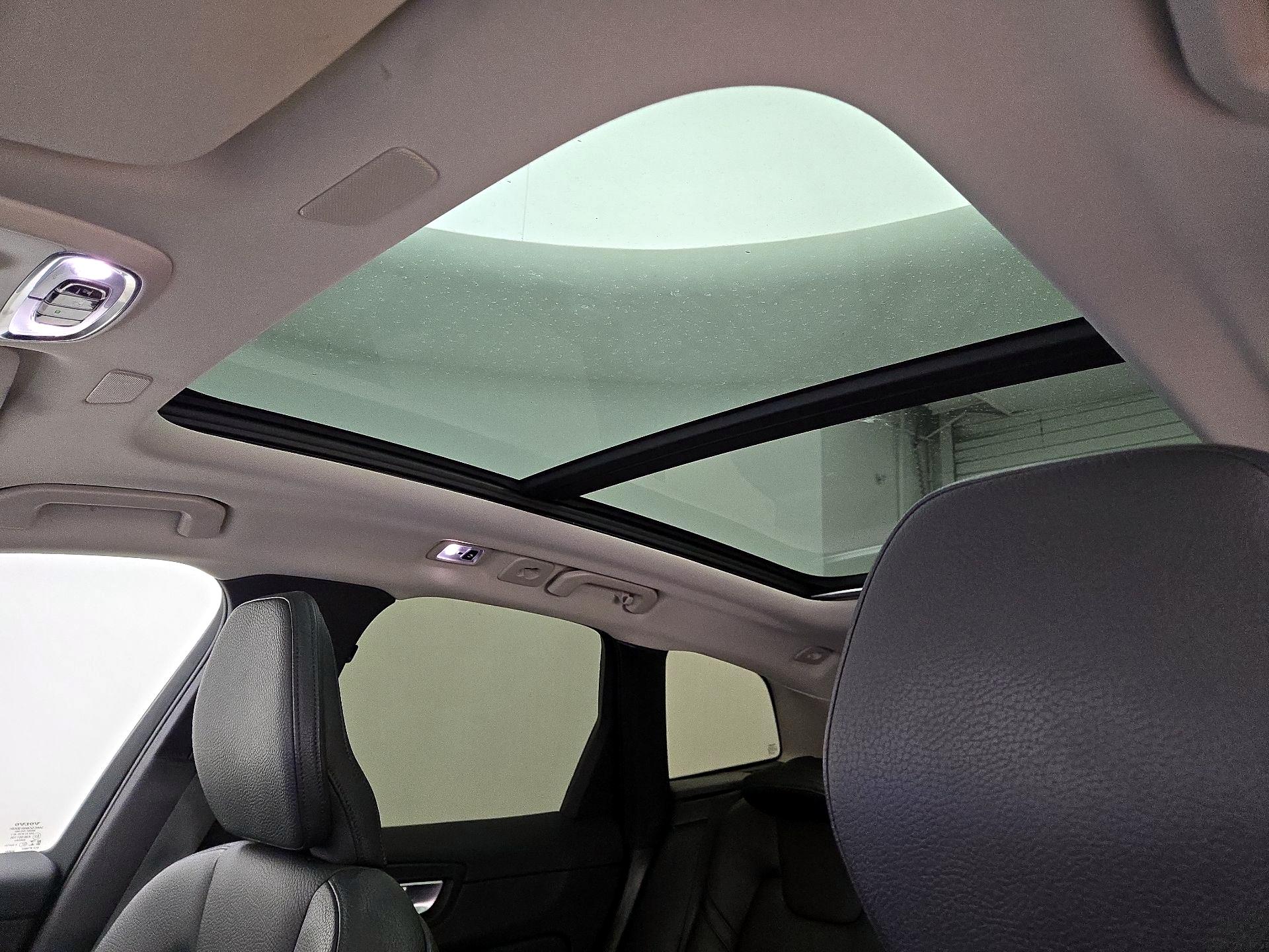 Thumbnail: 2021 Volvo XC60 - 20