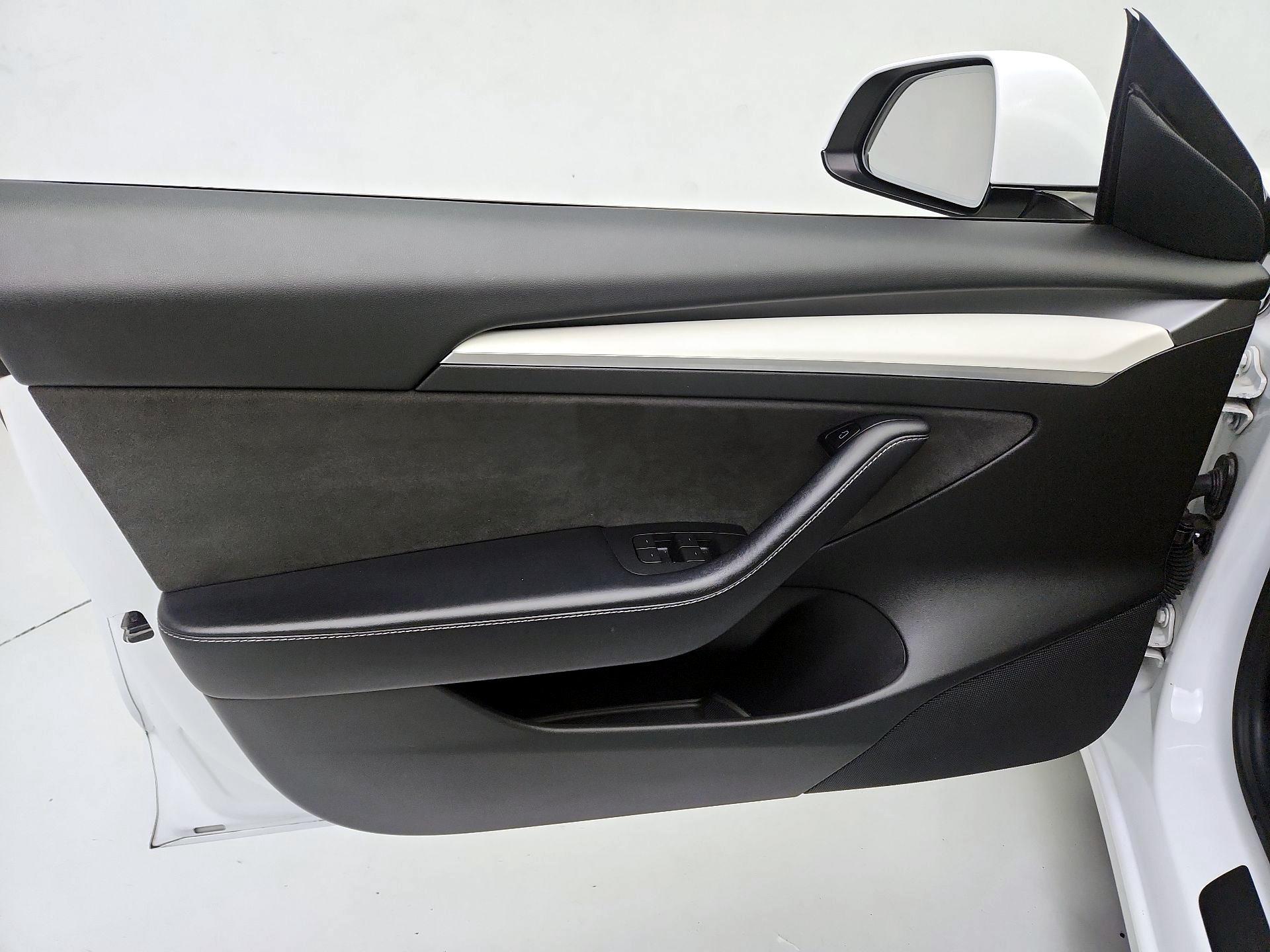 Thumbnail: 2022 Tesla Model 3 - 12