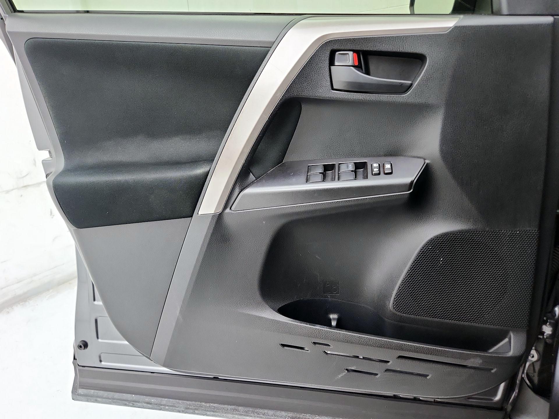 Thumbnail: 2018 Toyota RAV4 - 12