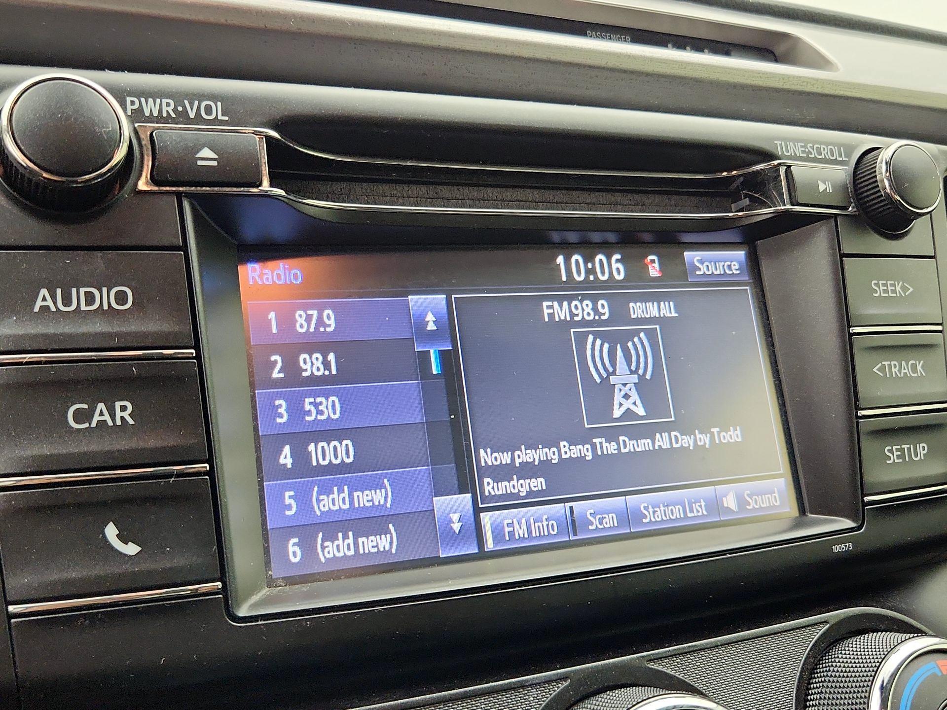 Thumbnail: 2018 Toyota RAV4 - 15