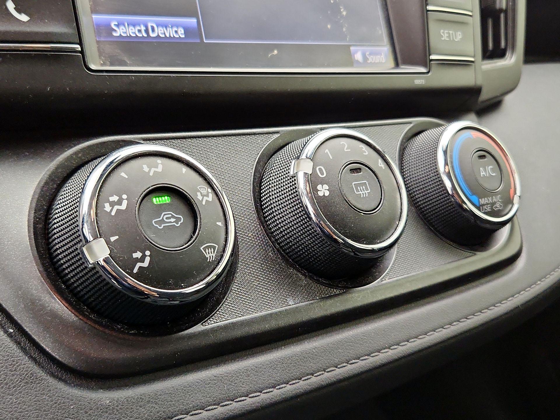 Thumbnail: 2018 Toyota RAV4 - 16