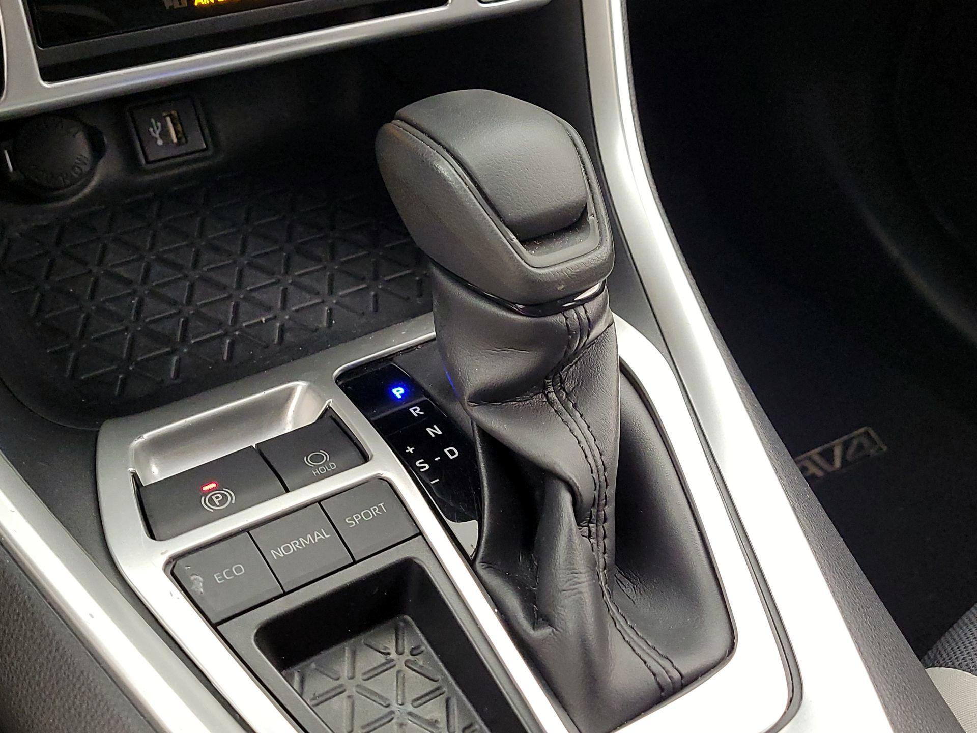 Thumbnail: 2023 Toyota RAV4 - 17