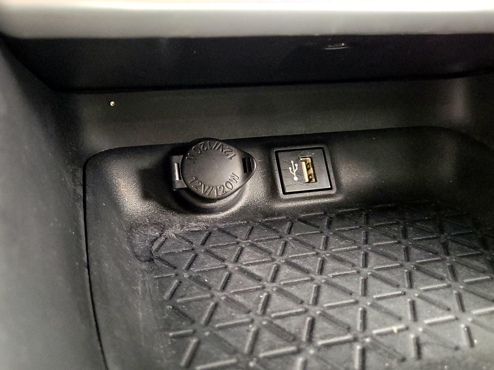 Thumbnail: 2023 Toyota RAV4 - 18