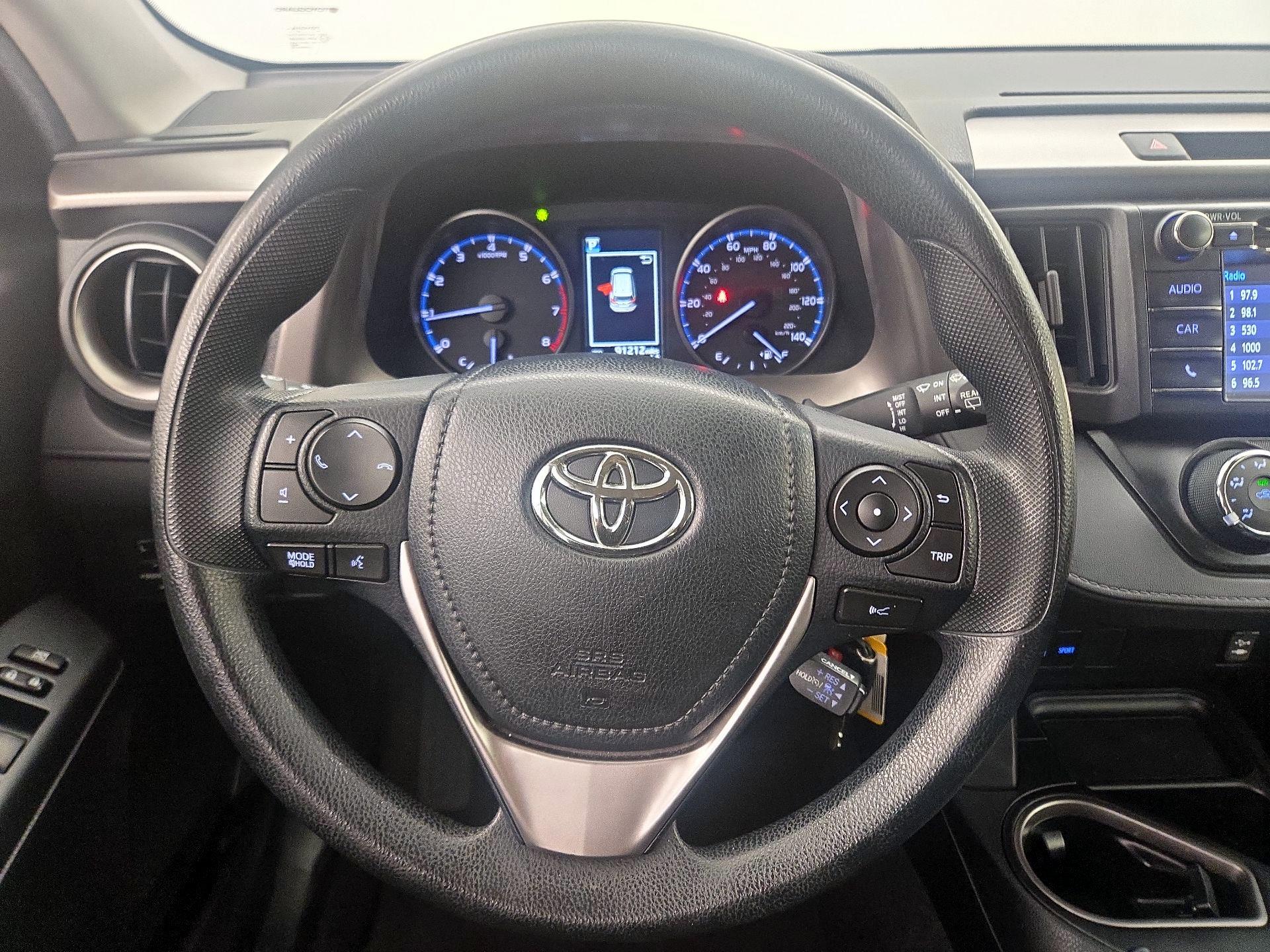Thumbnail: 2018 Toyota RAV4 - 10