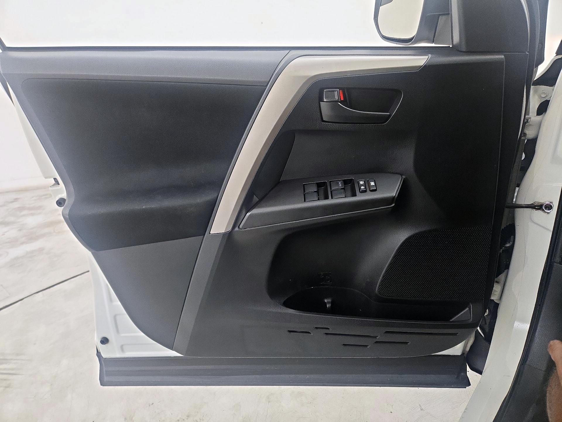 Thumbnail: 2018 Toyota RAV4 - 12