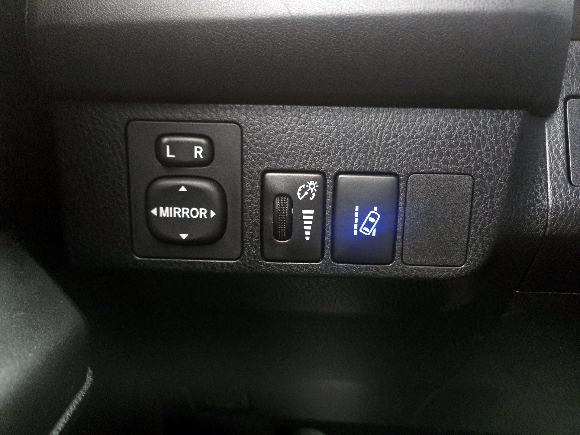 Thumbnail: 2018 Toyota RAV4 - 13