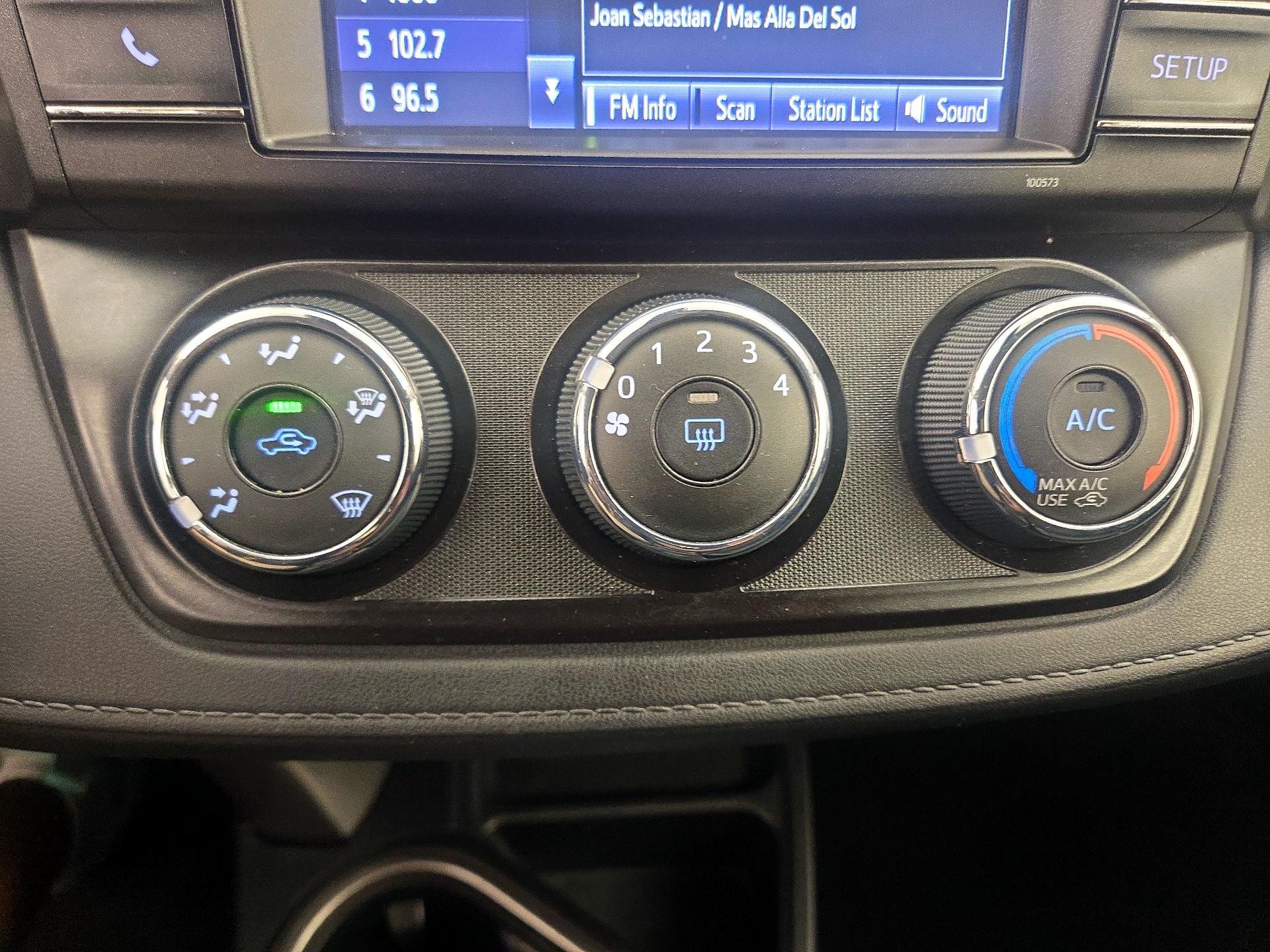 Thumbnail: 2018 Toyota RAV4 - 16