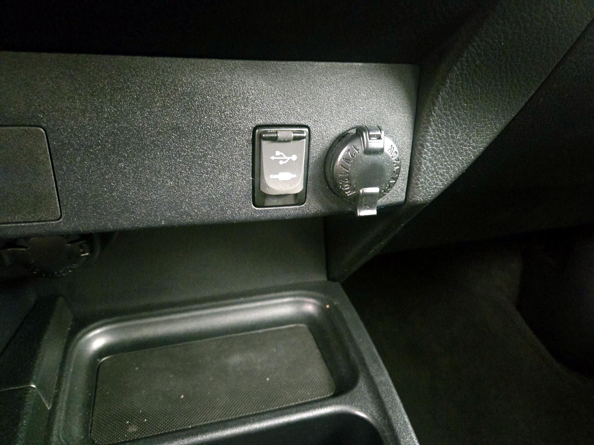 Thumbnail: 2018 Toyota RAV4 - 18