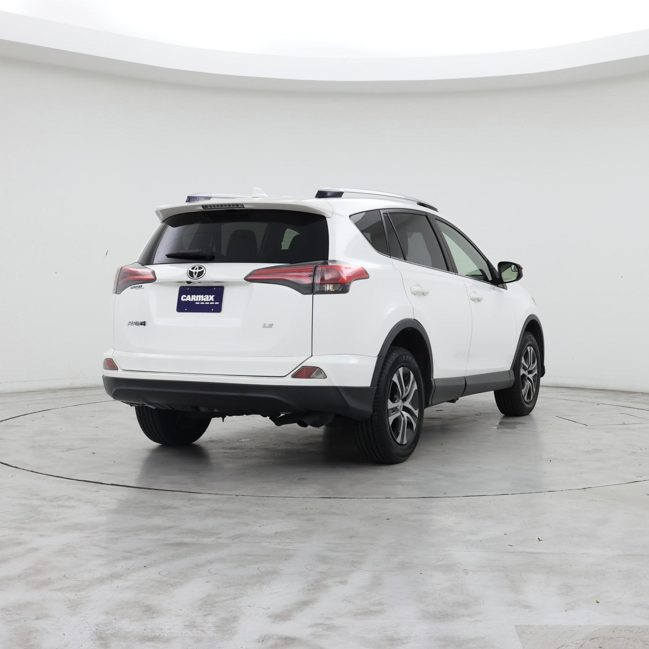 Thumbnail: 2018 Toyota RAV4 - 8