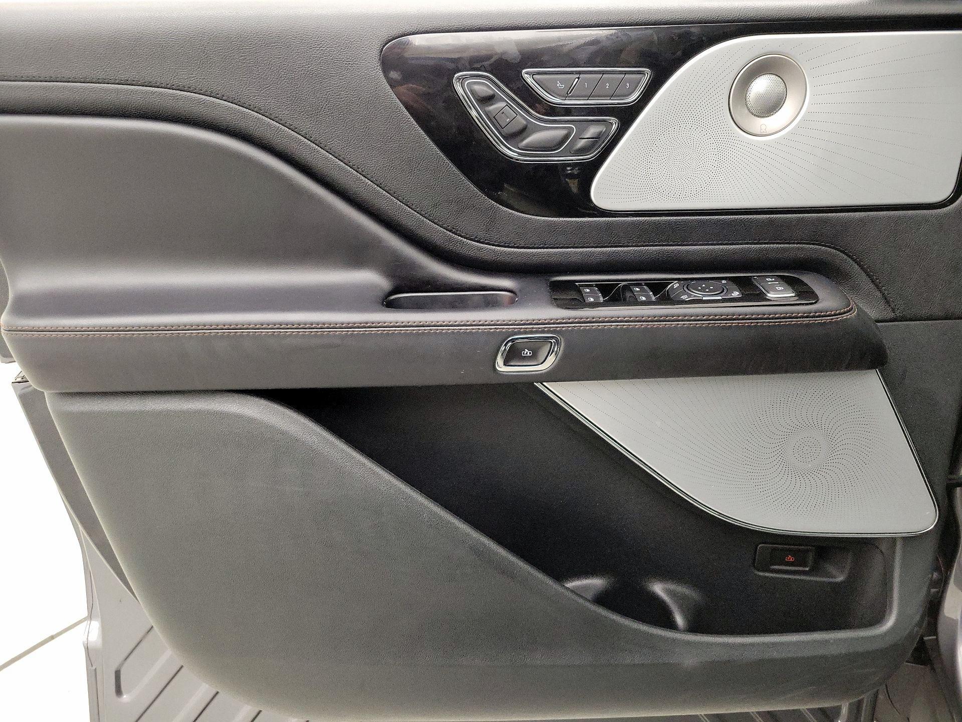 Thumbnail: 2021 Lincoln Aviator - 12