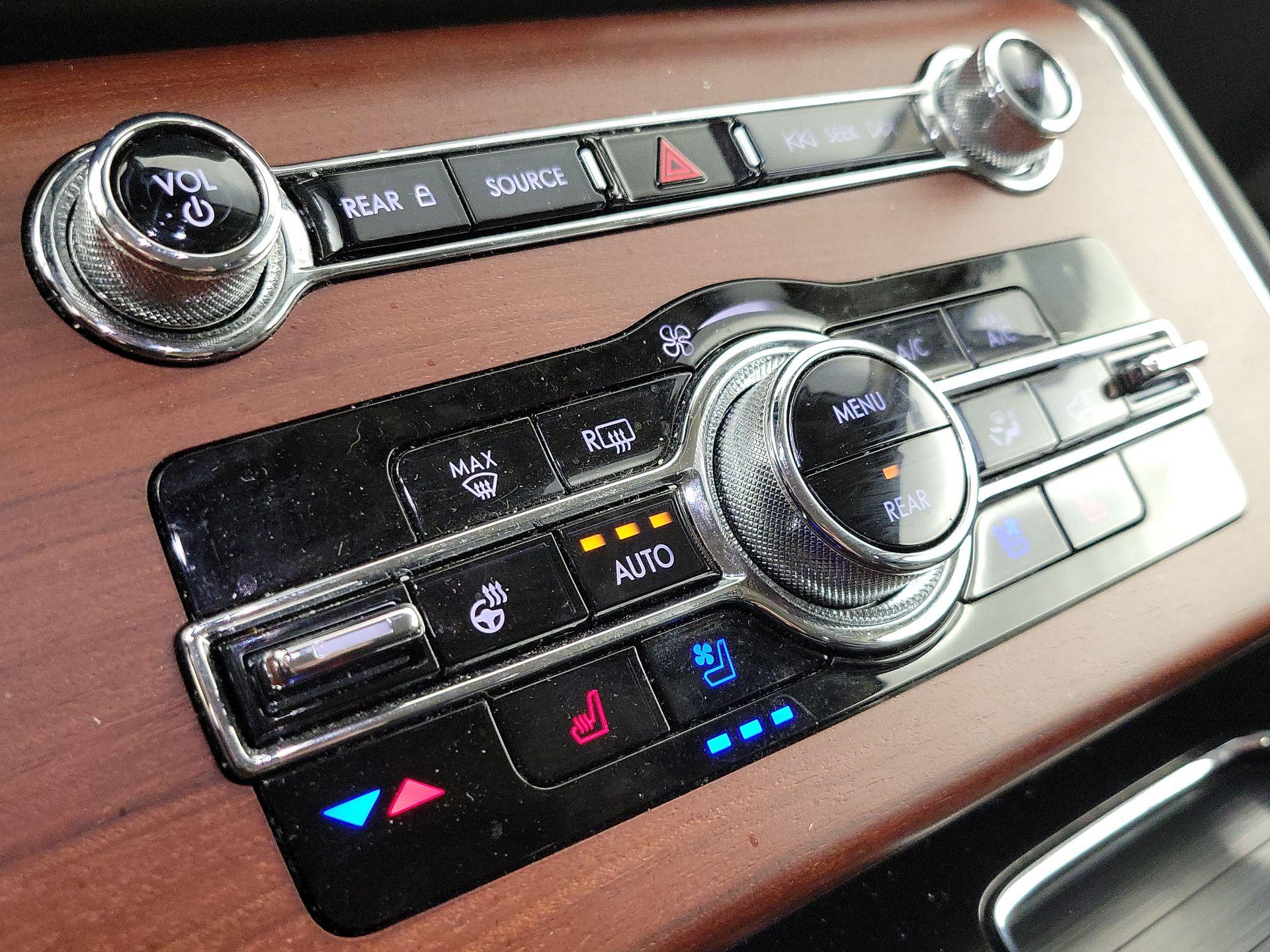 Thumbnail: 2021 Lincoln Aviator - 17