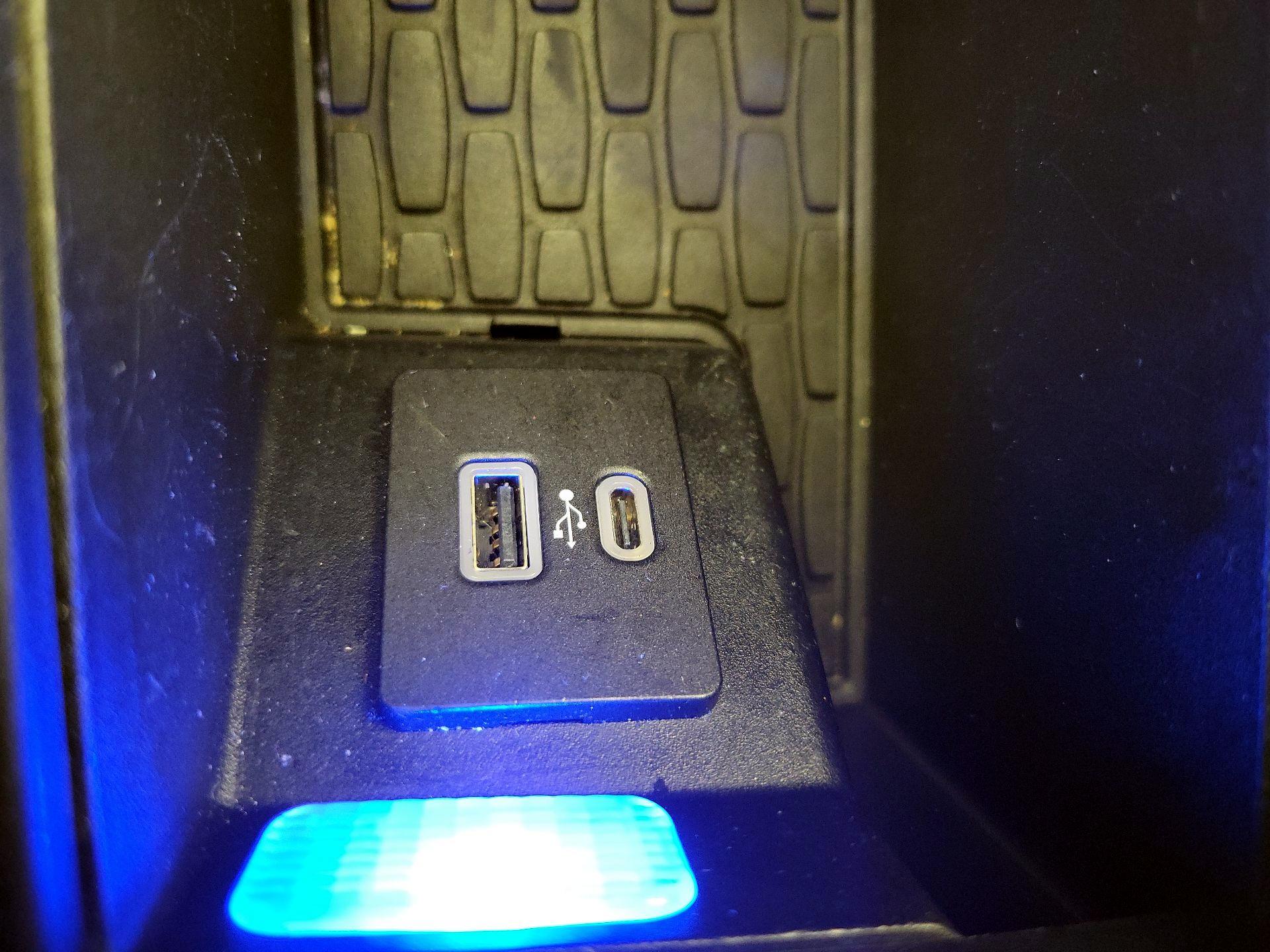 Thumbnail: 2021 Lincoln Aviator - 19