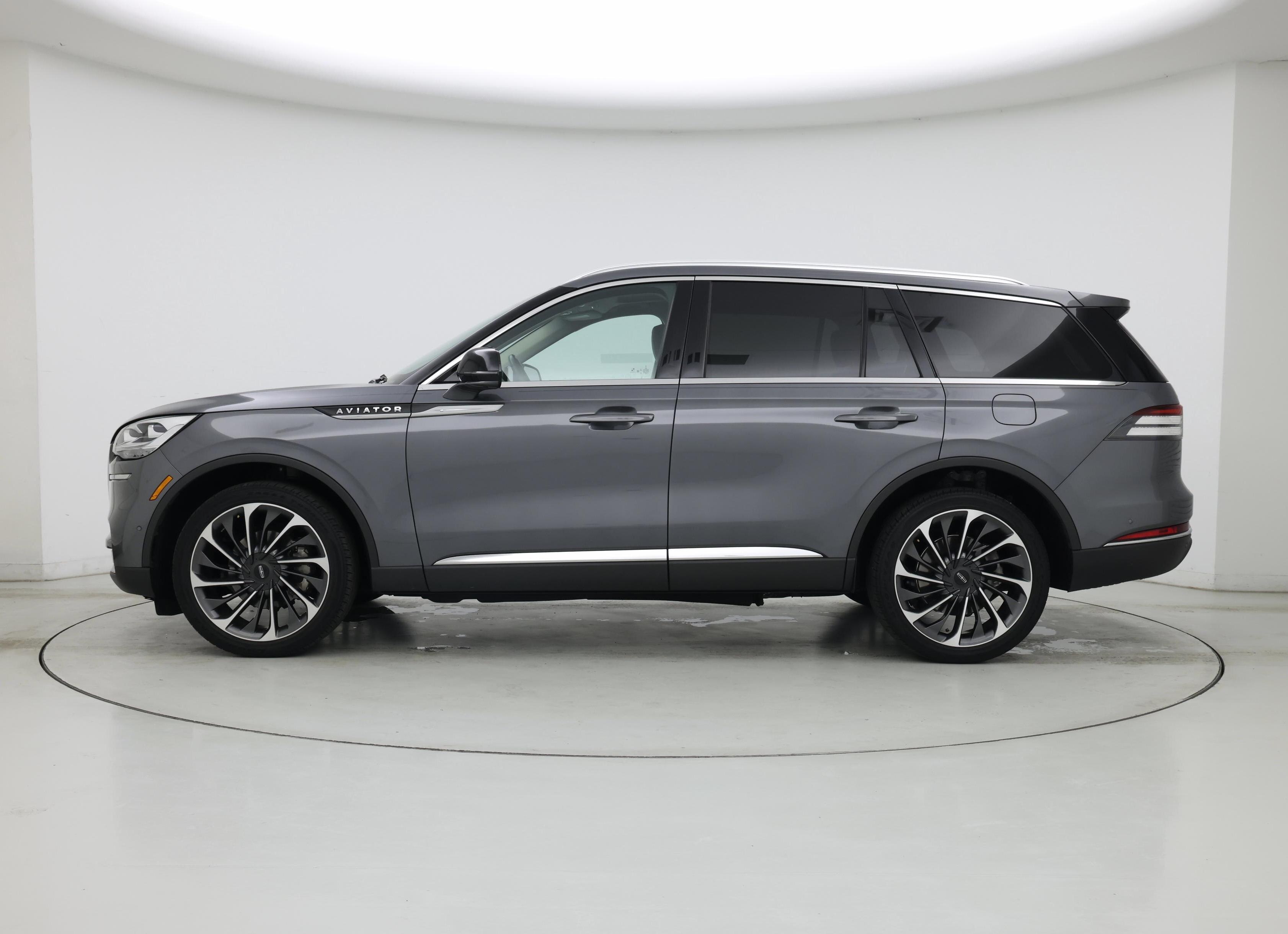 Thumbnail: 2021 Lincoln Aviator - 3