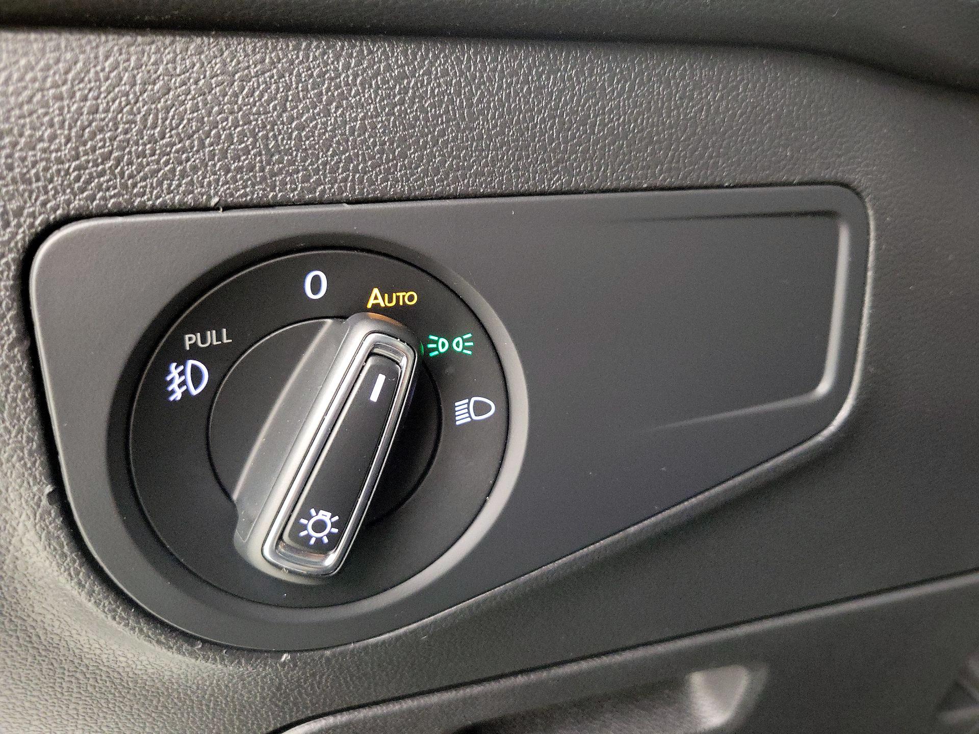 Thumbnail: 2020 Volkswagen Tiguan - 13