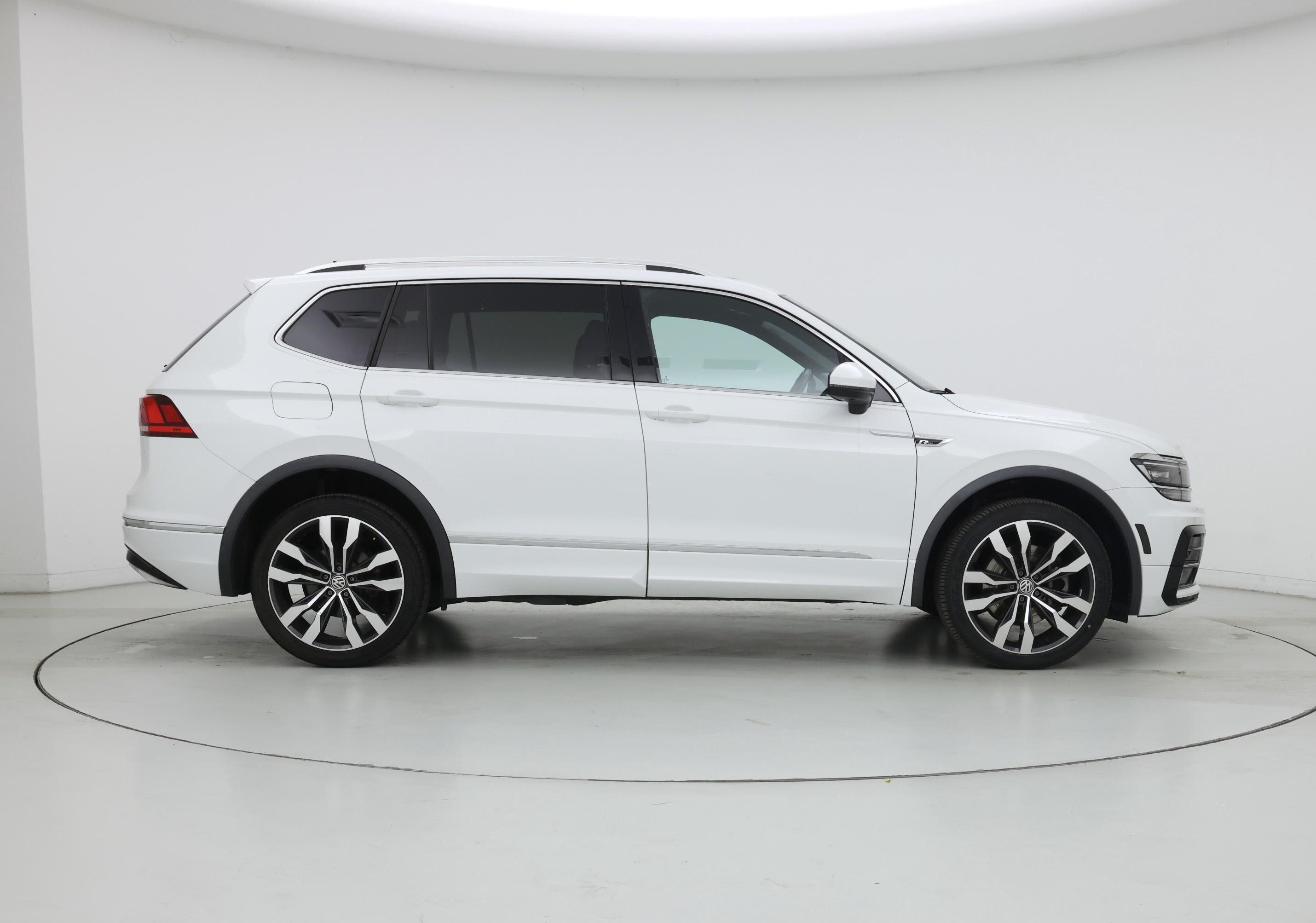 Thumbnail: 2020 Volkswagen Tiguan - 7