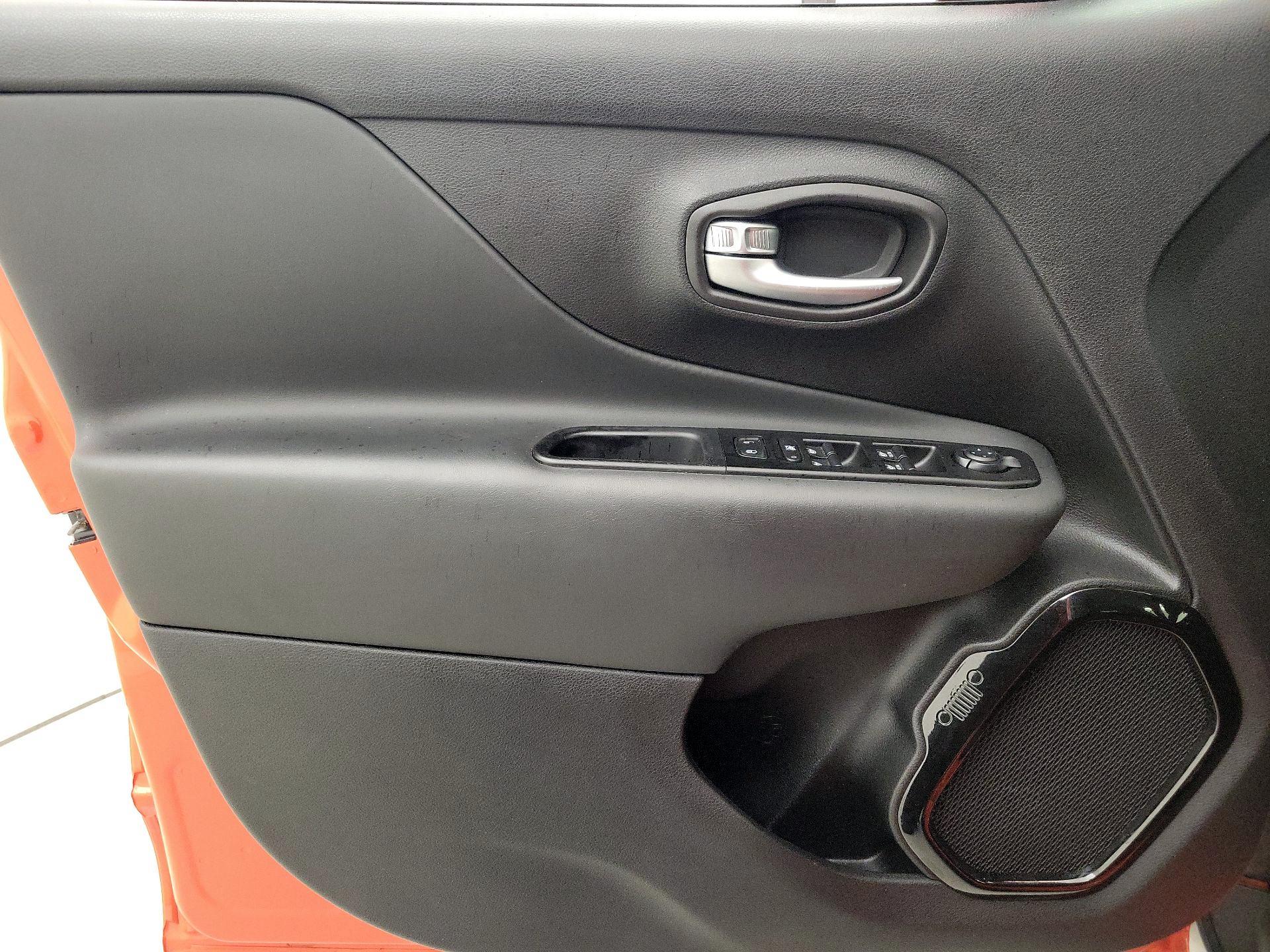 Thumbnail: 2020 Jeep Renegade - 12