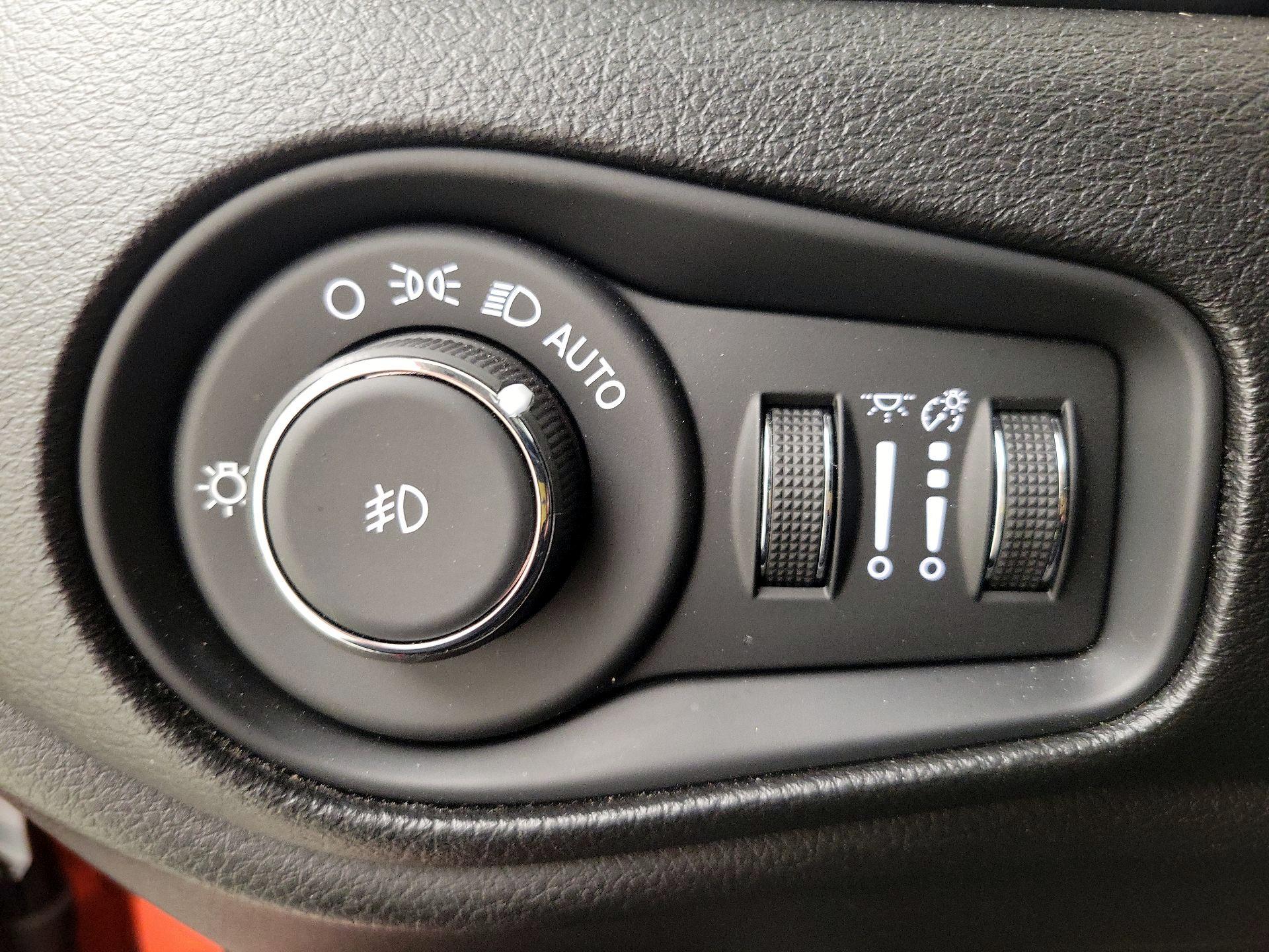 Thumbnail: 2020 Jeep Renegade - 13