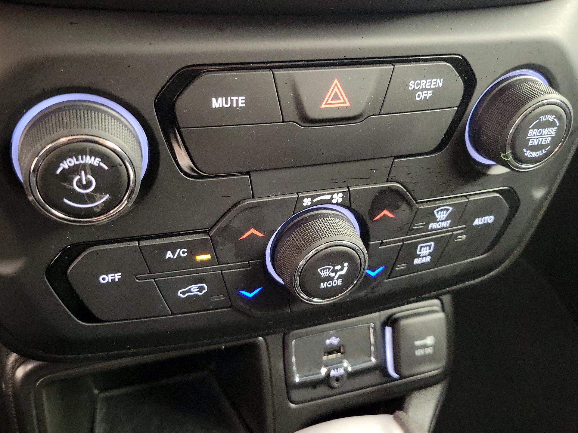 Thumbnail: 2020 Jeep Renegade - 16