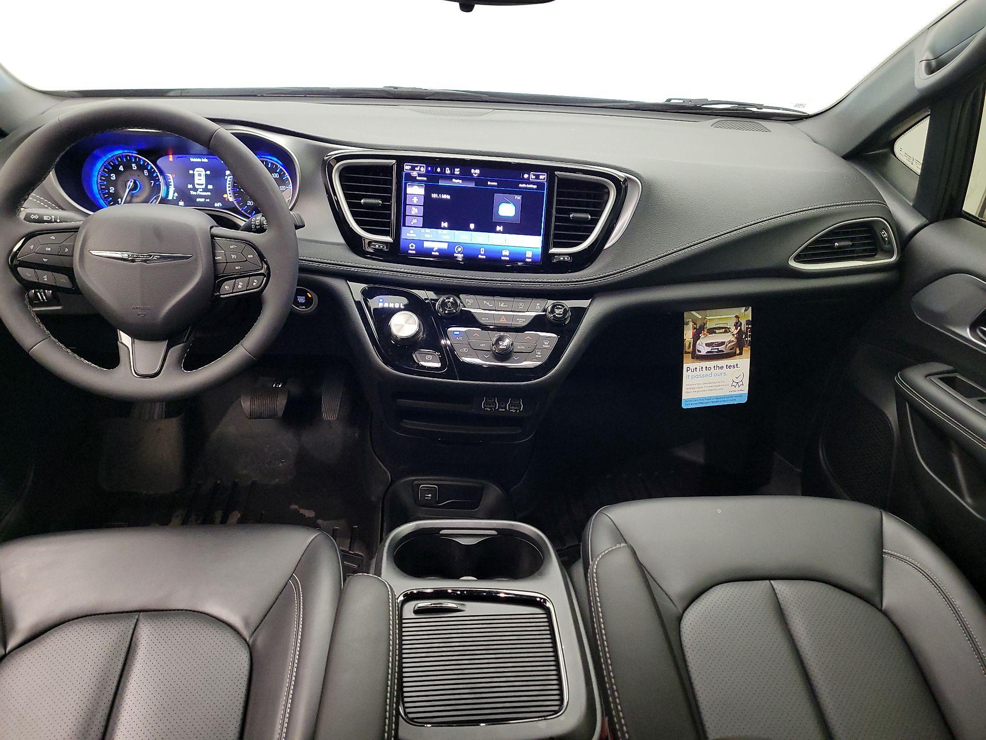 Thumbnail: 2023 Chrysler Pacifica - 9