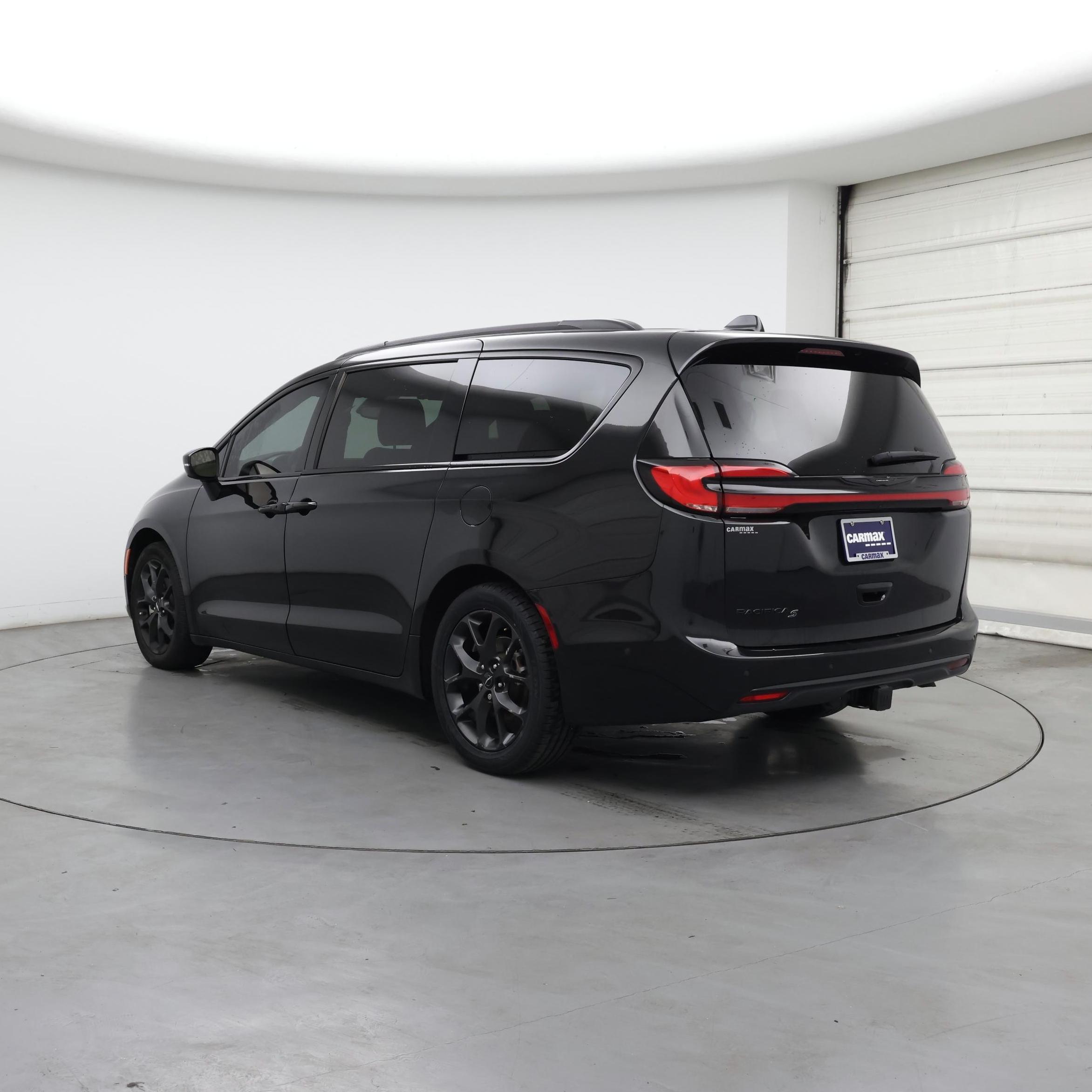 Thumbnail: 2023 Chrysler Pacifica - 2