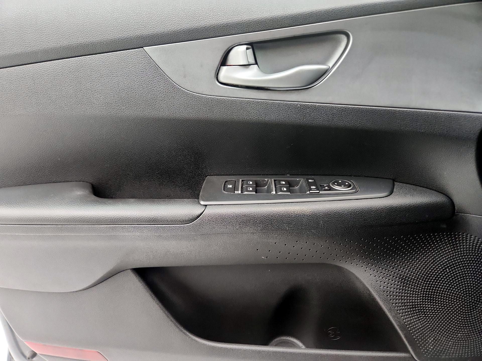 Thumbnail: 2019 Kia Forte - 12