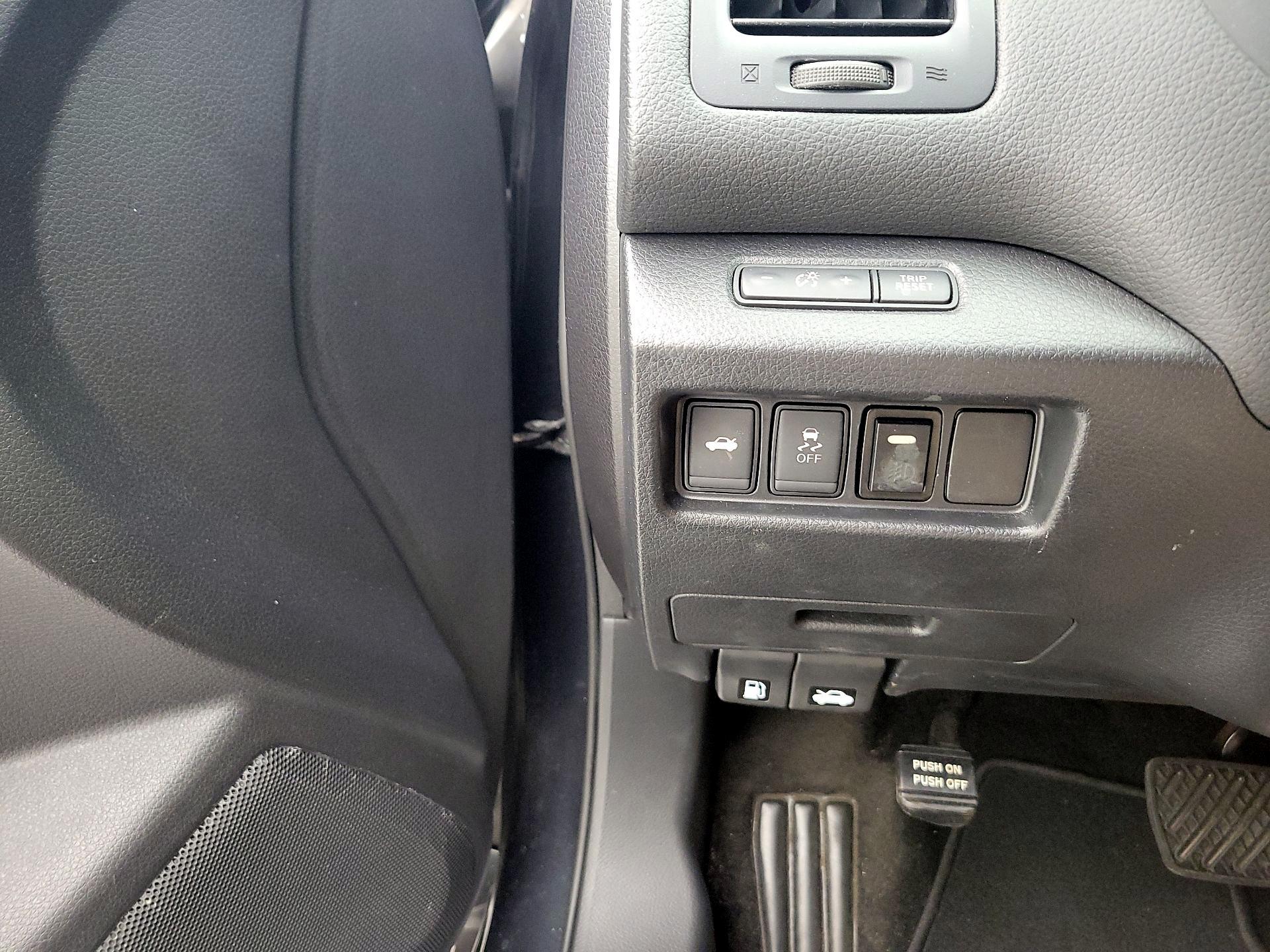 Thumbnail: 2017 Nissan Altima - 13