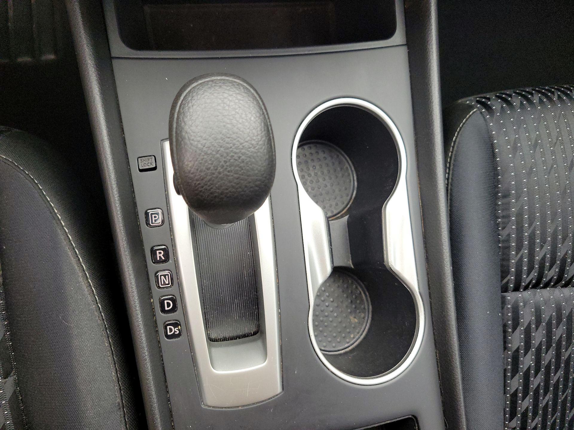 Thumbnail: 2017 Nissan Altima - 17