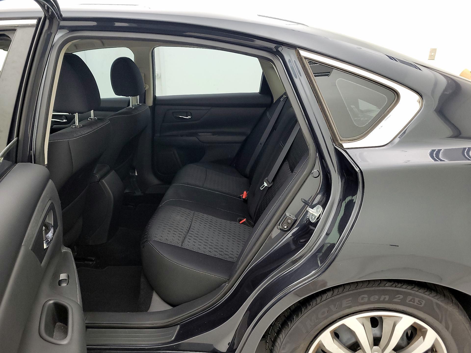 Thumbnail: 2017 Nissan Altima - 19