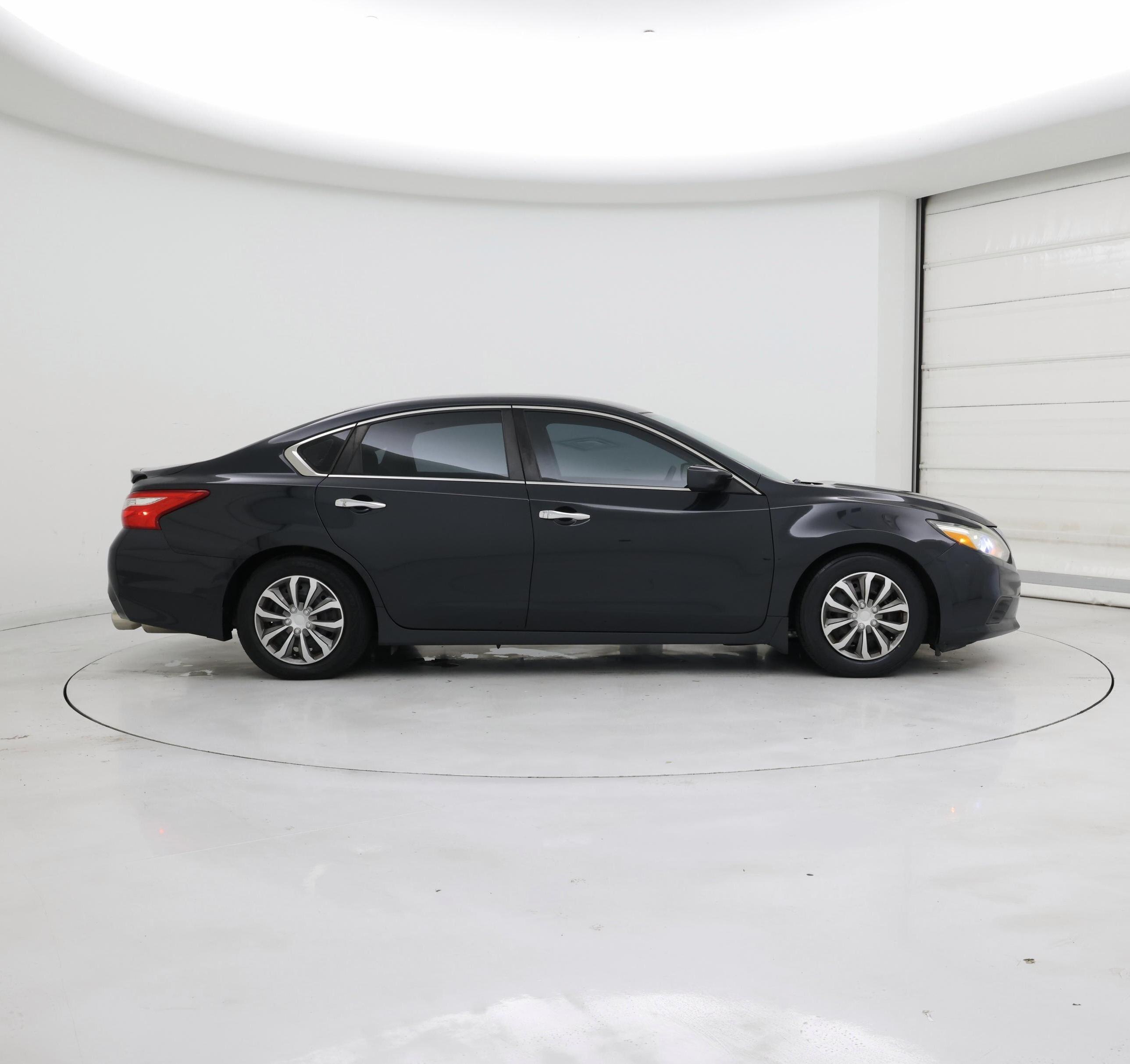 Thumbnail: 2017 Nissan Altima - 7