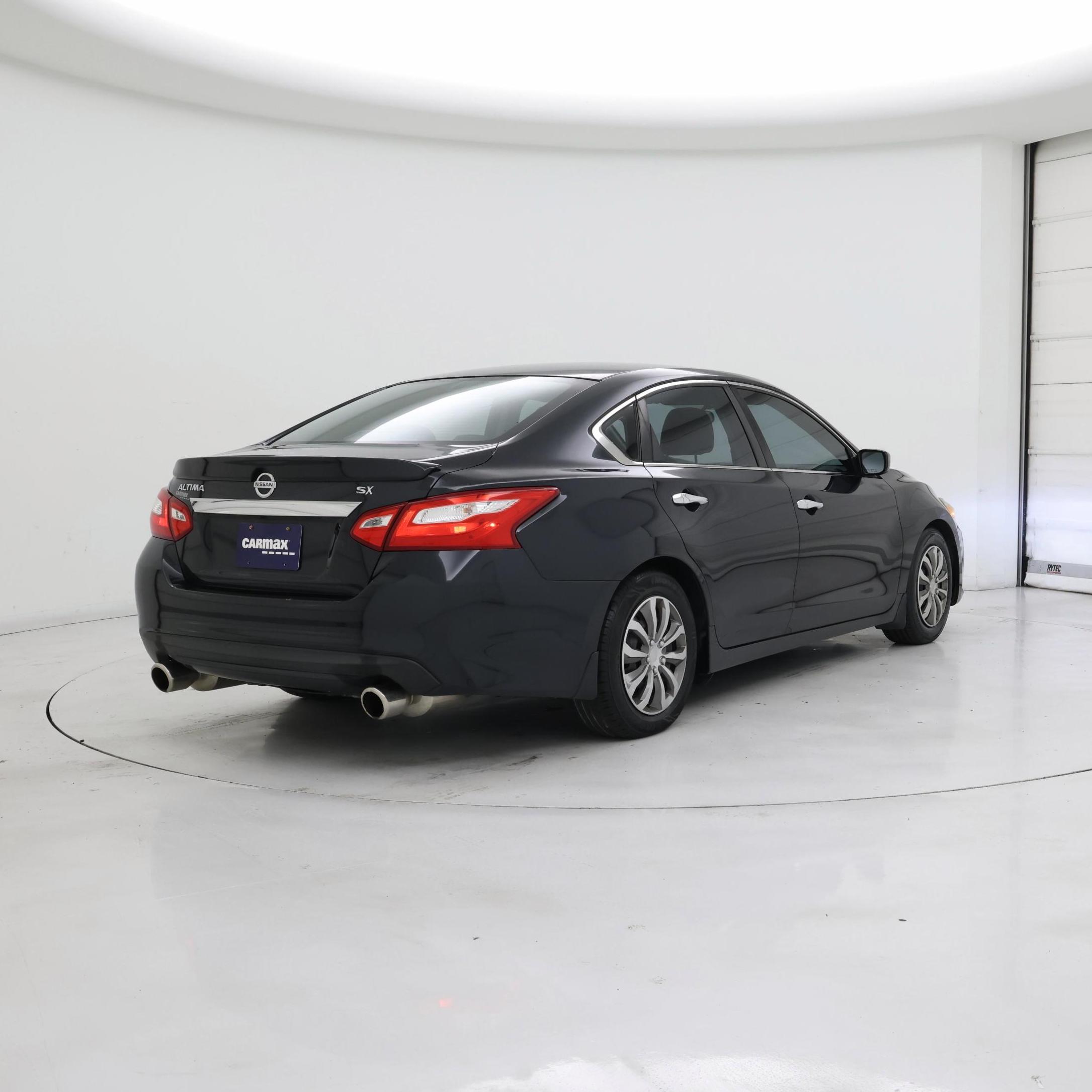 Thumbnail: 2017 Nissan Altima - 8