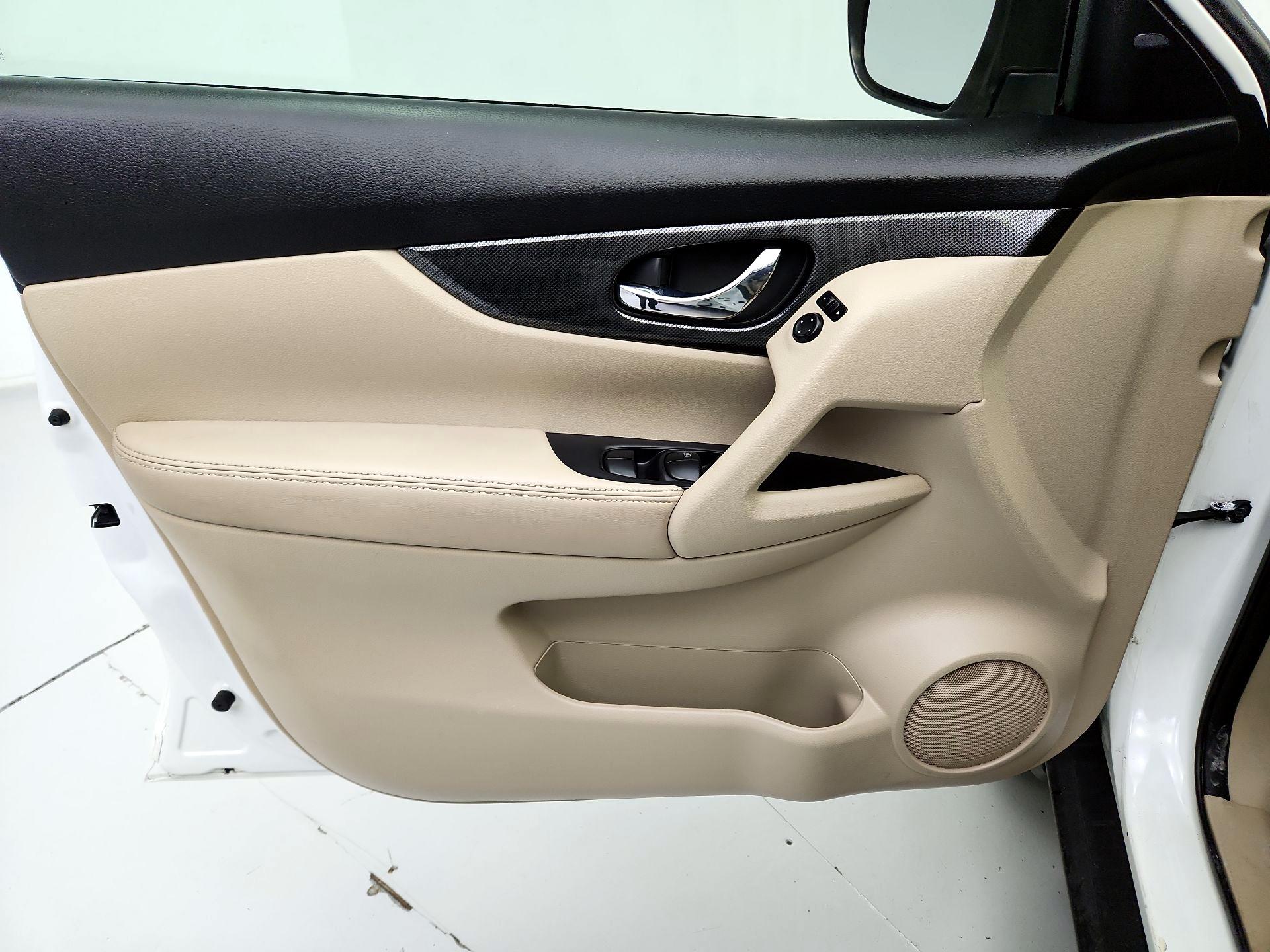 Thumbnail: 2015 Nissan Rogue - 12