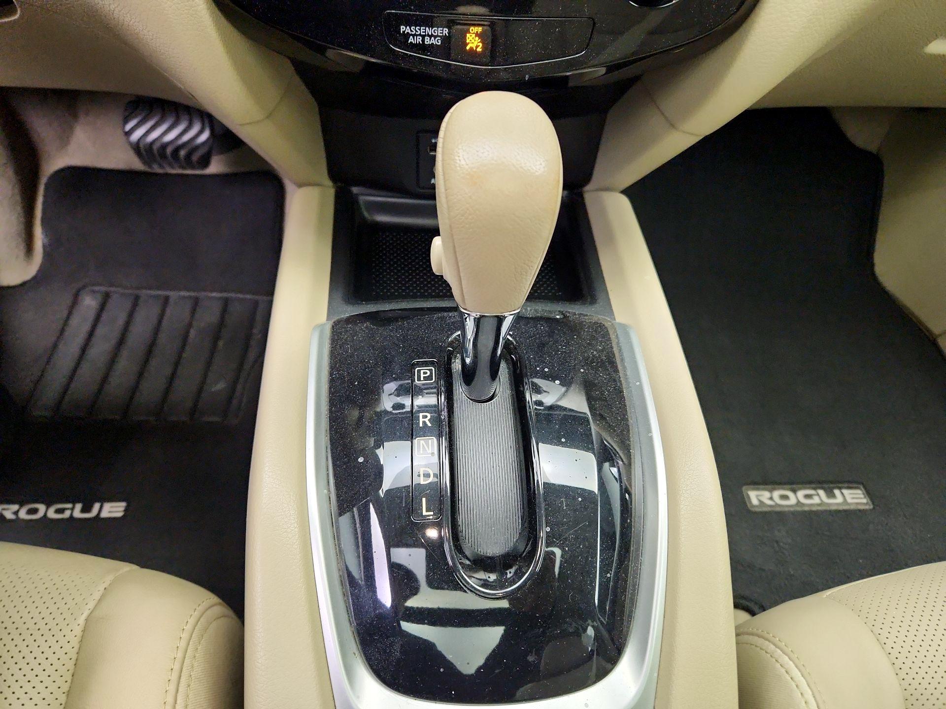 Thumbnail: 2015 Nissan Rogue - 18