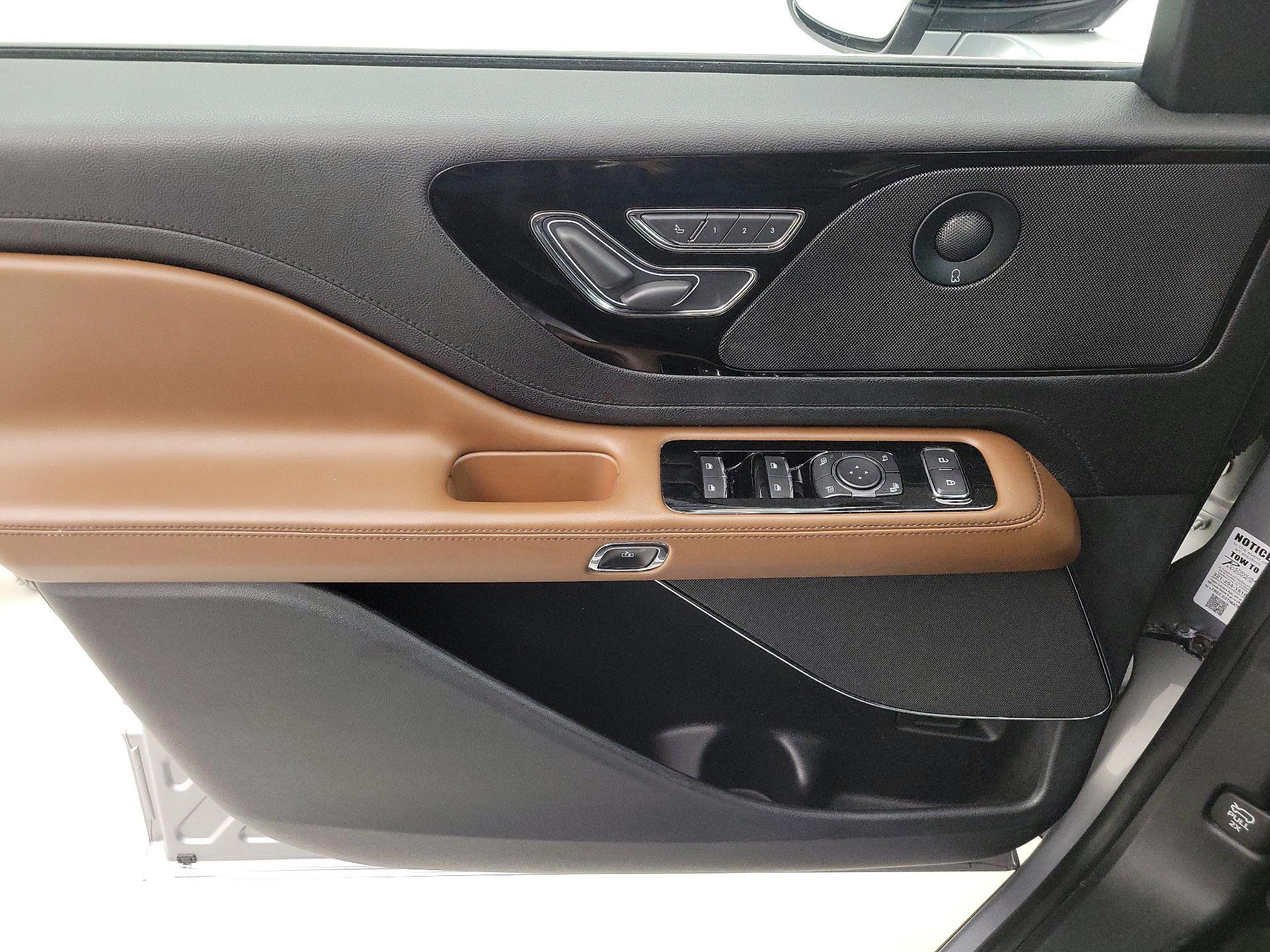 Thumbnail: 2022 Lincoln Aviator - 12