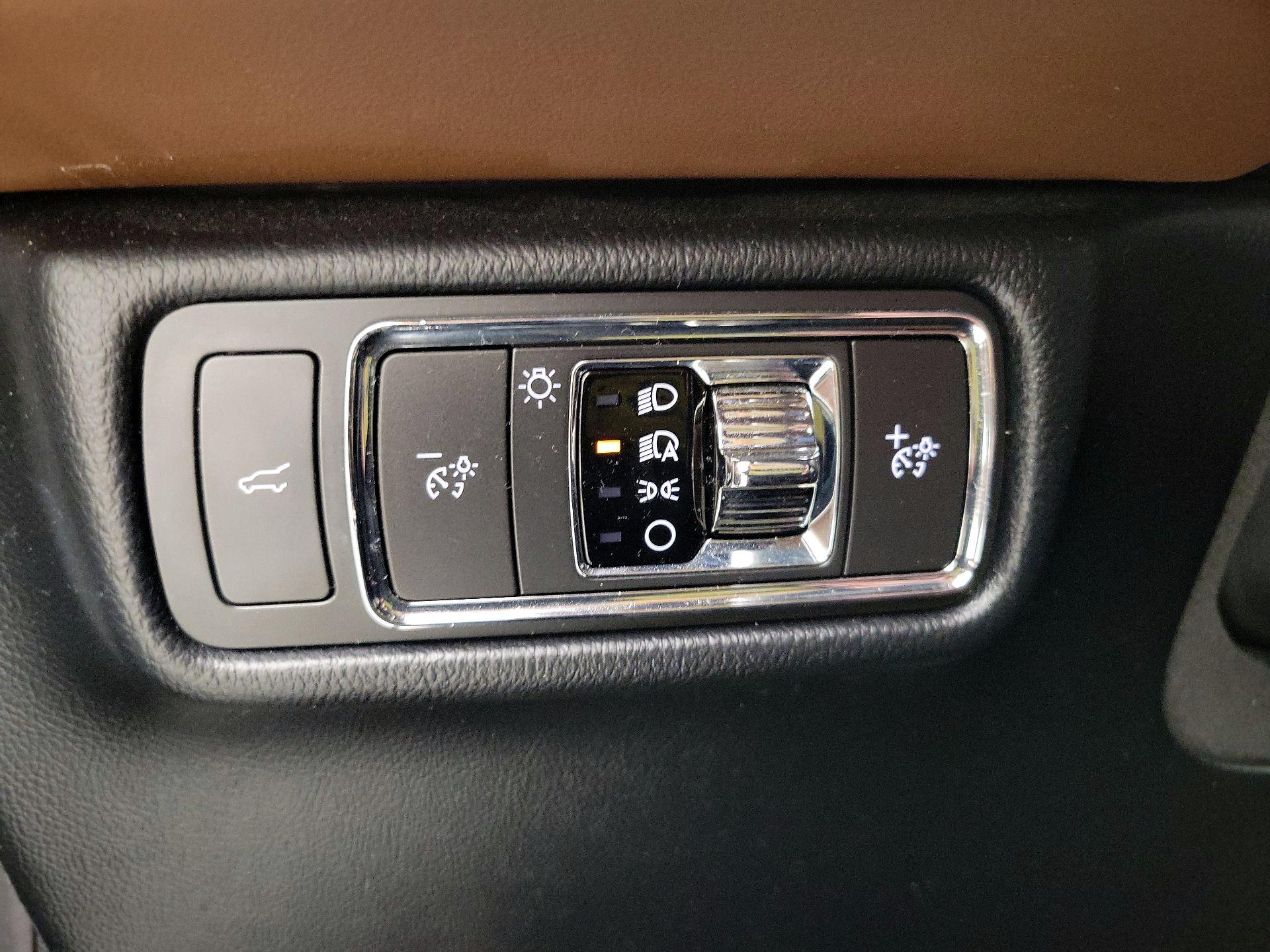 Thumbnail: 2022 Lincoln Aviator - 13