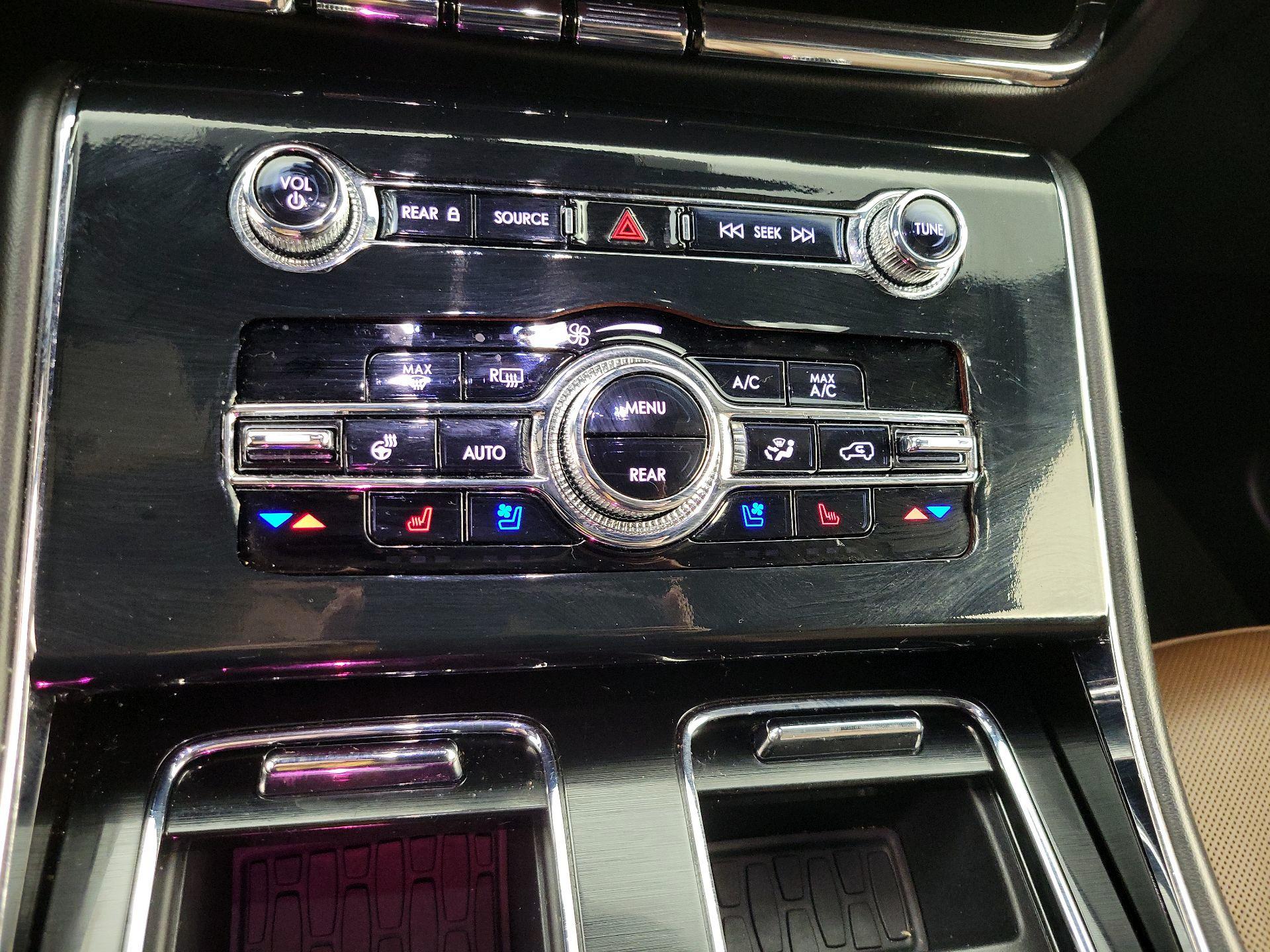 Thumbnail: 2022 Lincoln Aviator - 17