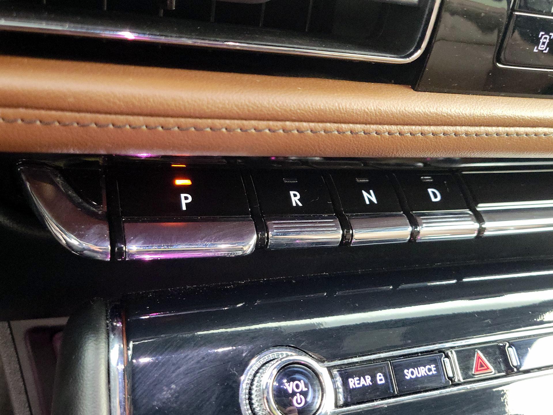 Thumbnail: 2022 Lincoln Aviator - 18