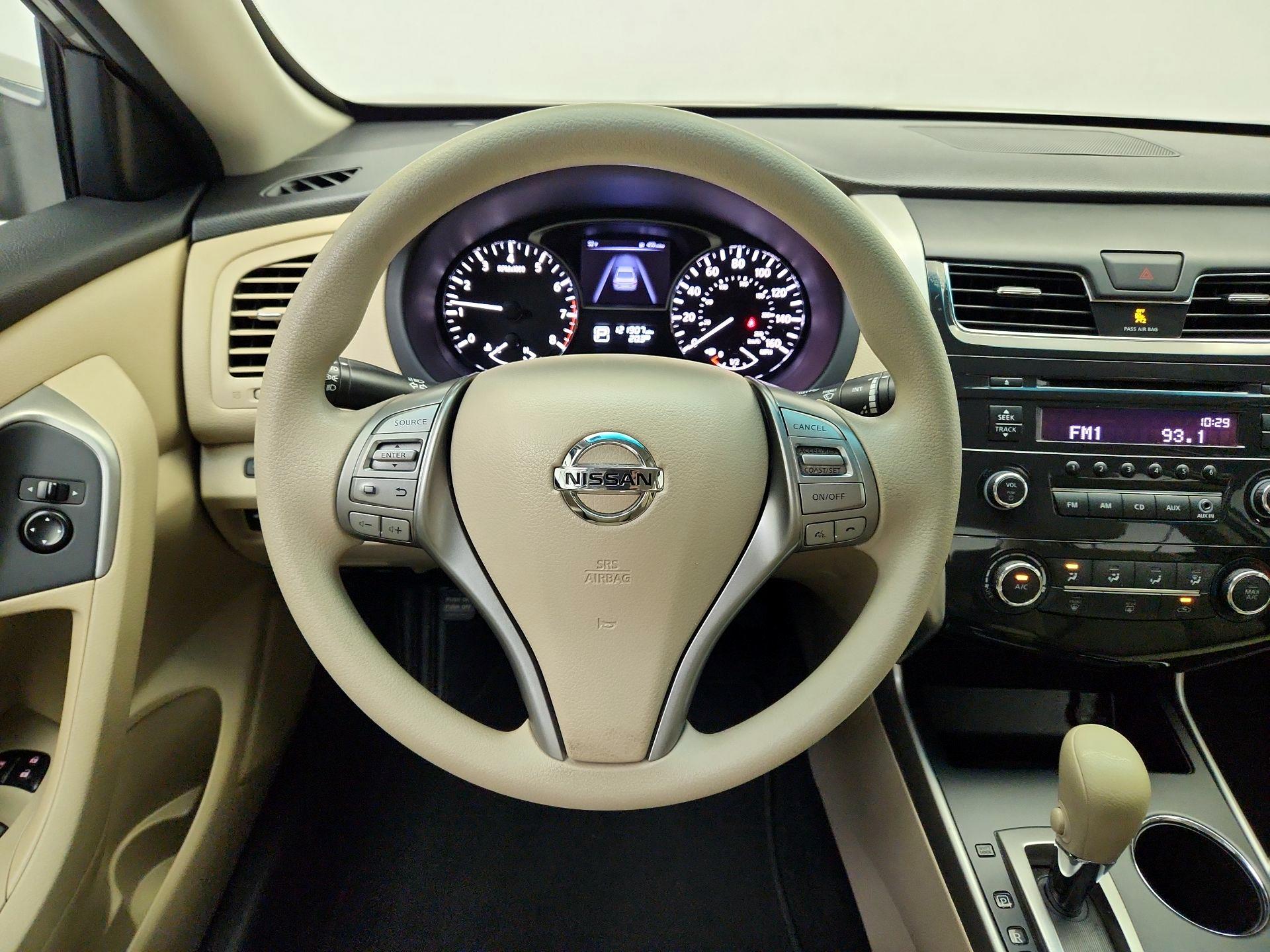 Thumbnail: 2015 Nissan Altima - 10