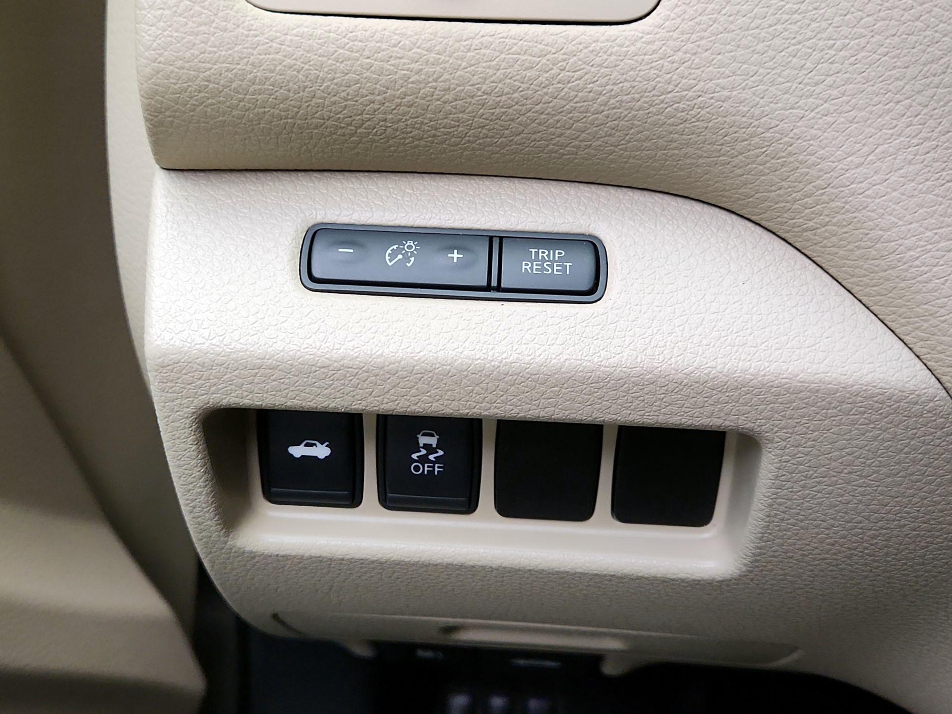 Thumbnail: 2015 Nissan Altima - 13