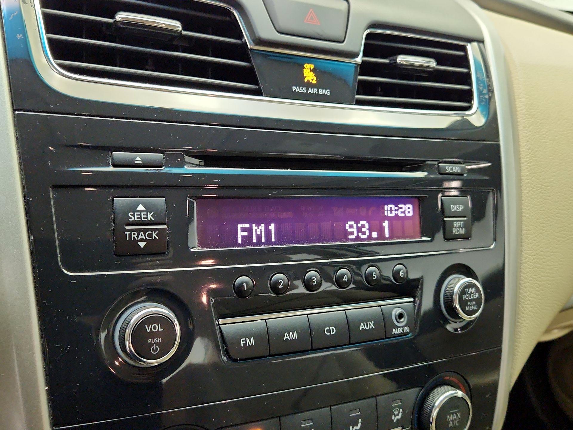 Thumbnail: 2015 Nissan Altima - 14