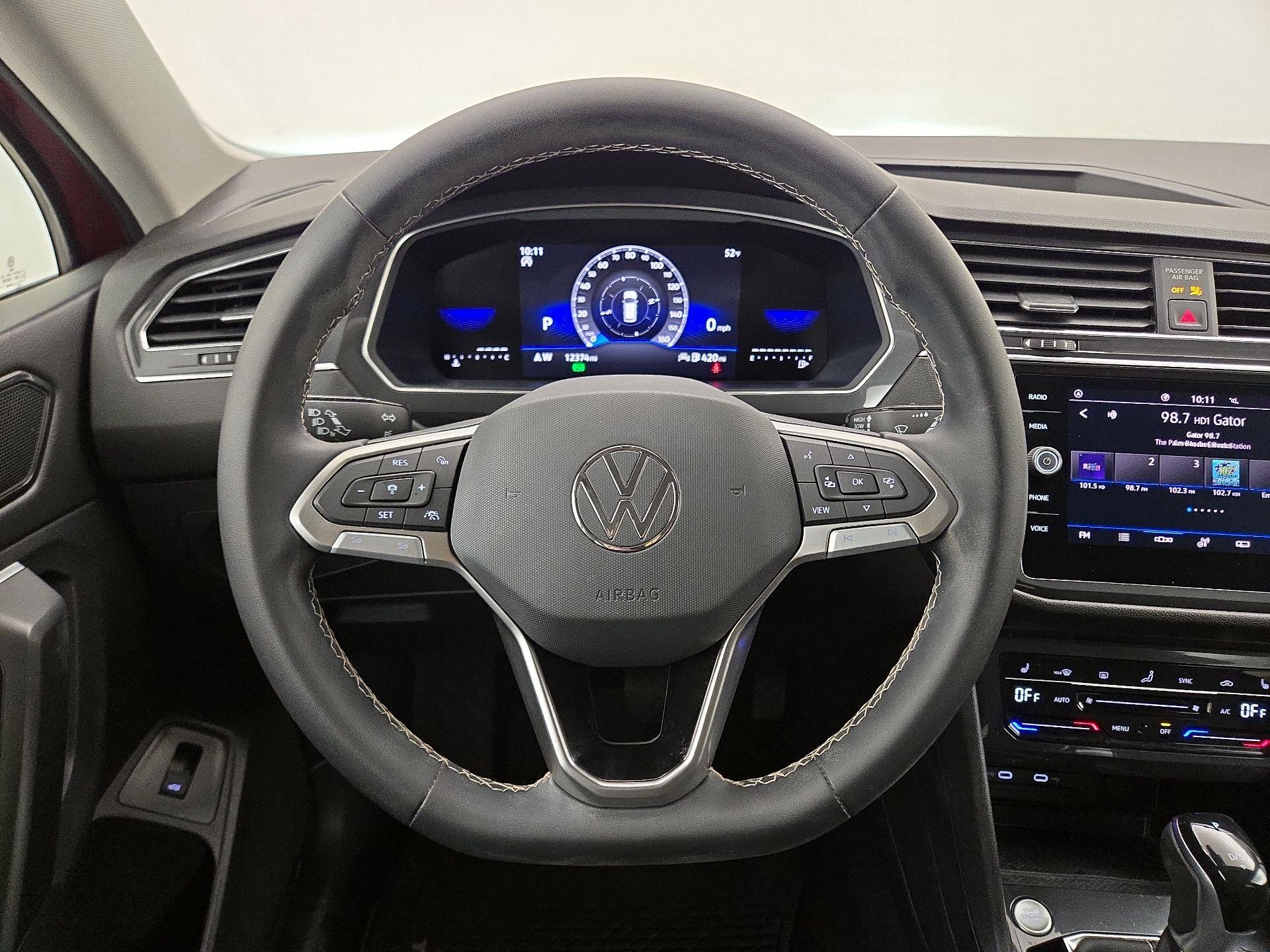 Thumbnail: 2023 Volkswagen Tiguan - 10