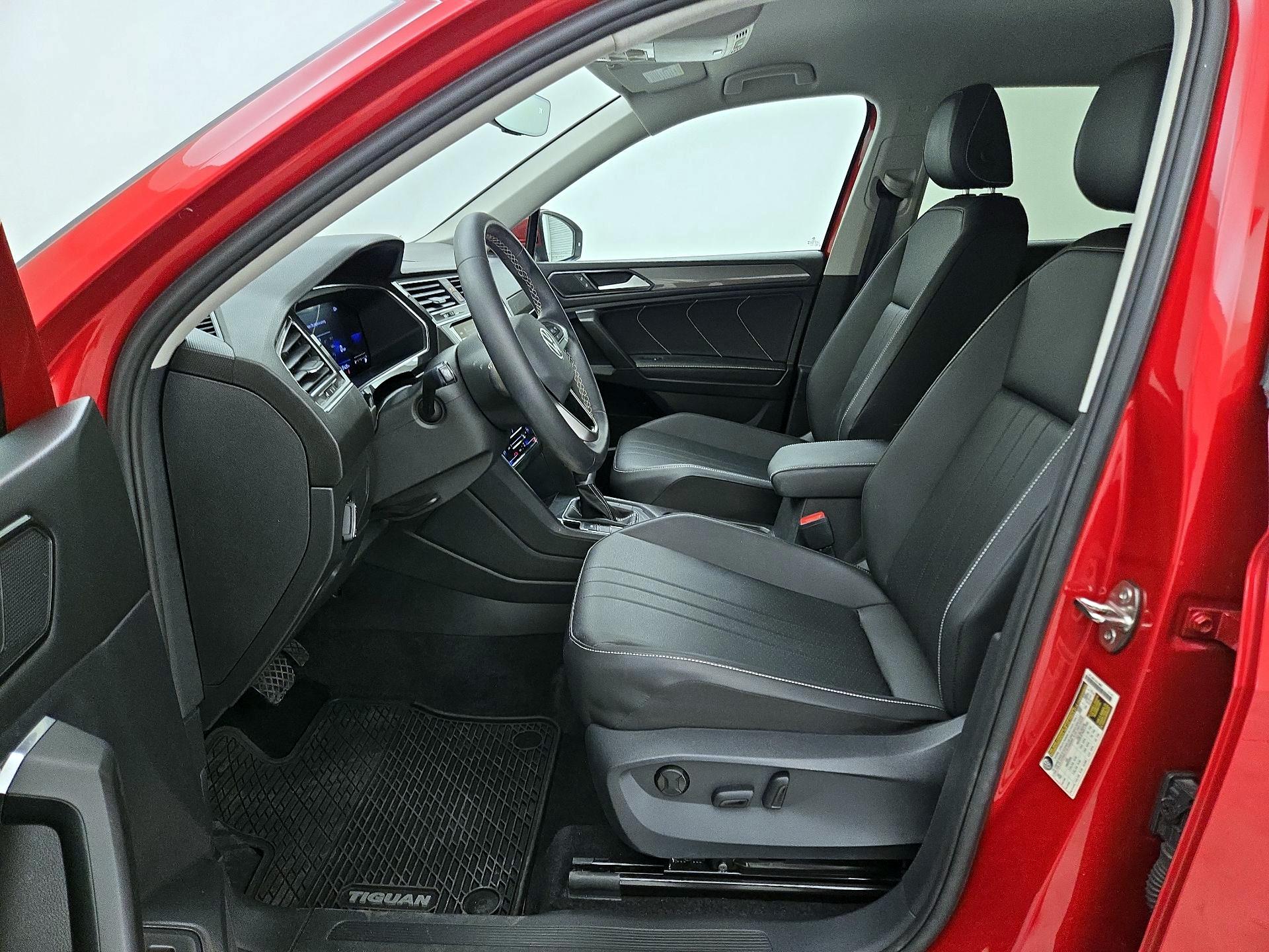 Thumbnail: 2023 Volkswagen Tiguan - 11