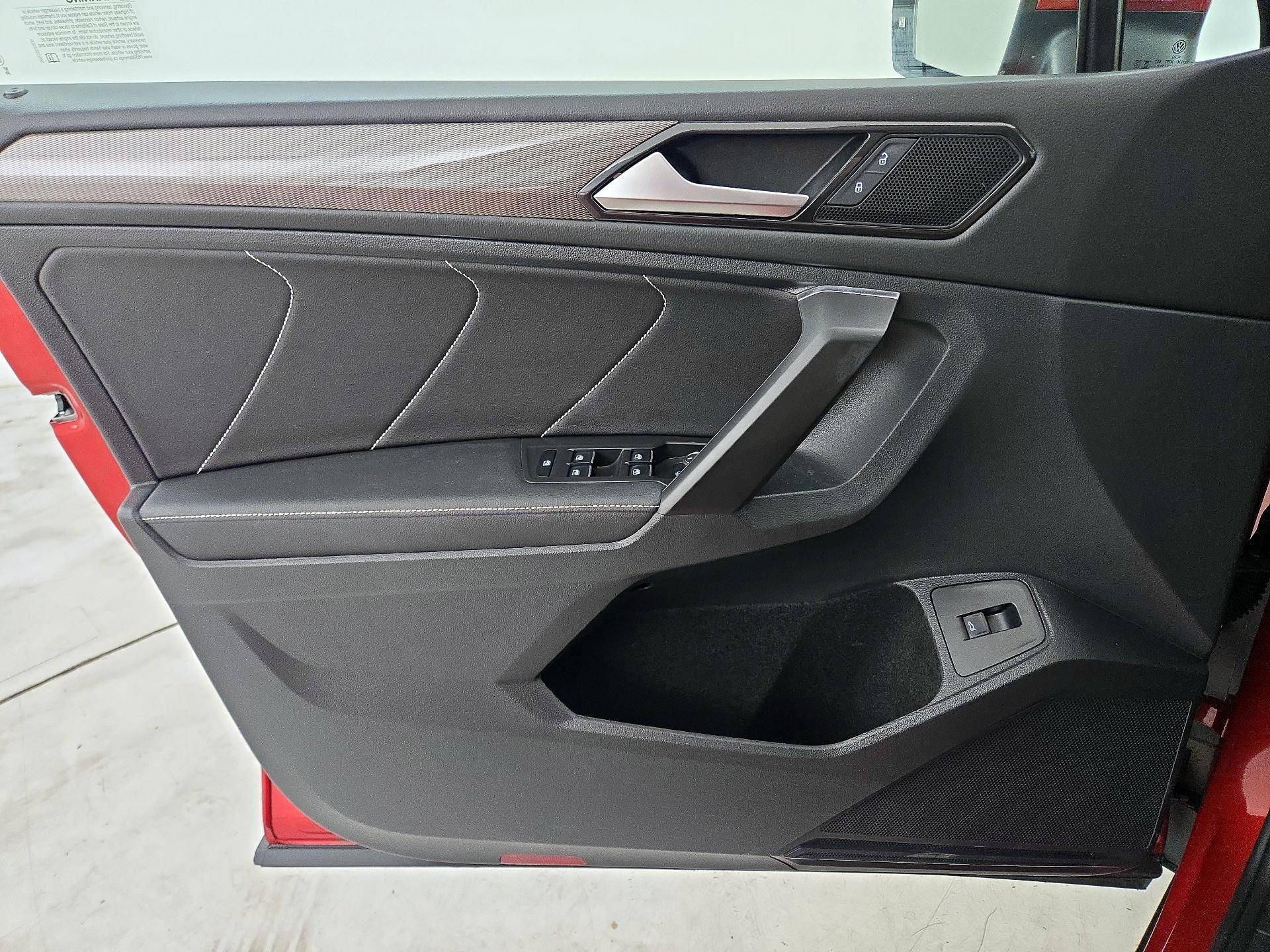 Thumbnail: 2023 Volkswagen Tiguan - 12